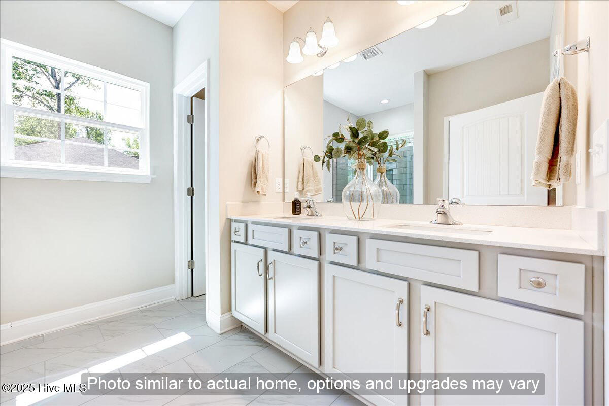 100543360 | Photo 11