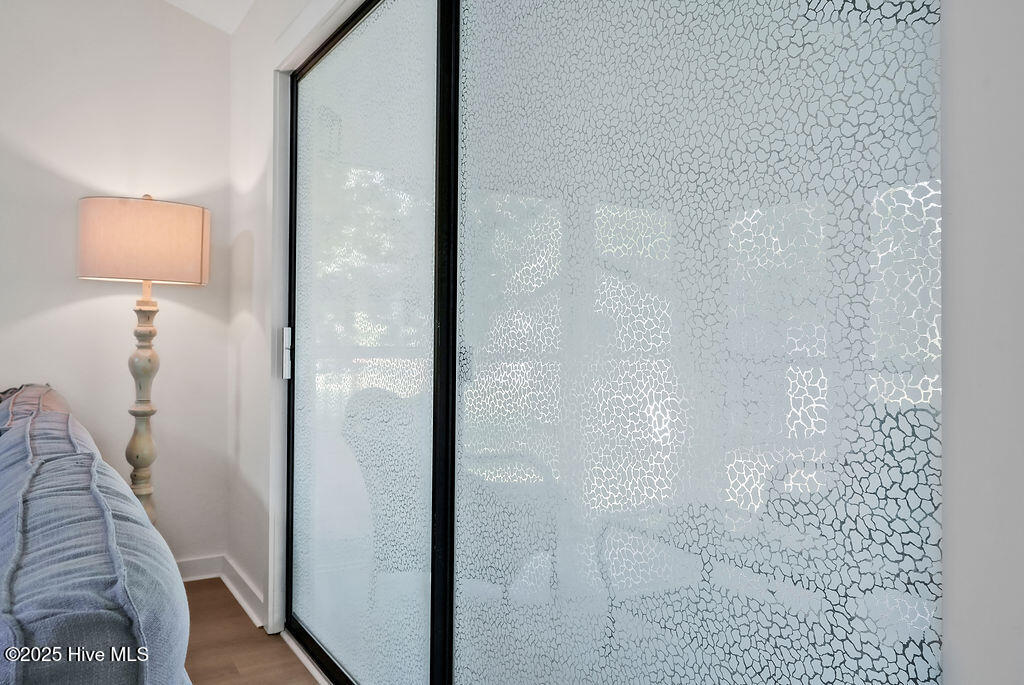 100570405 | Photo 23