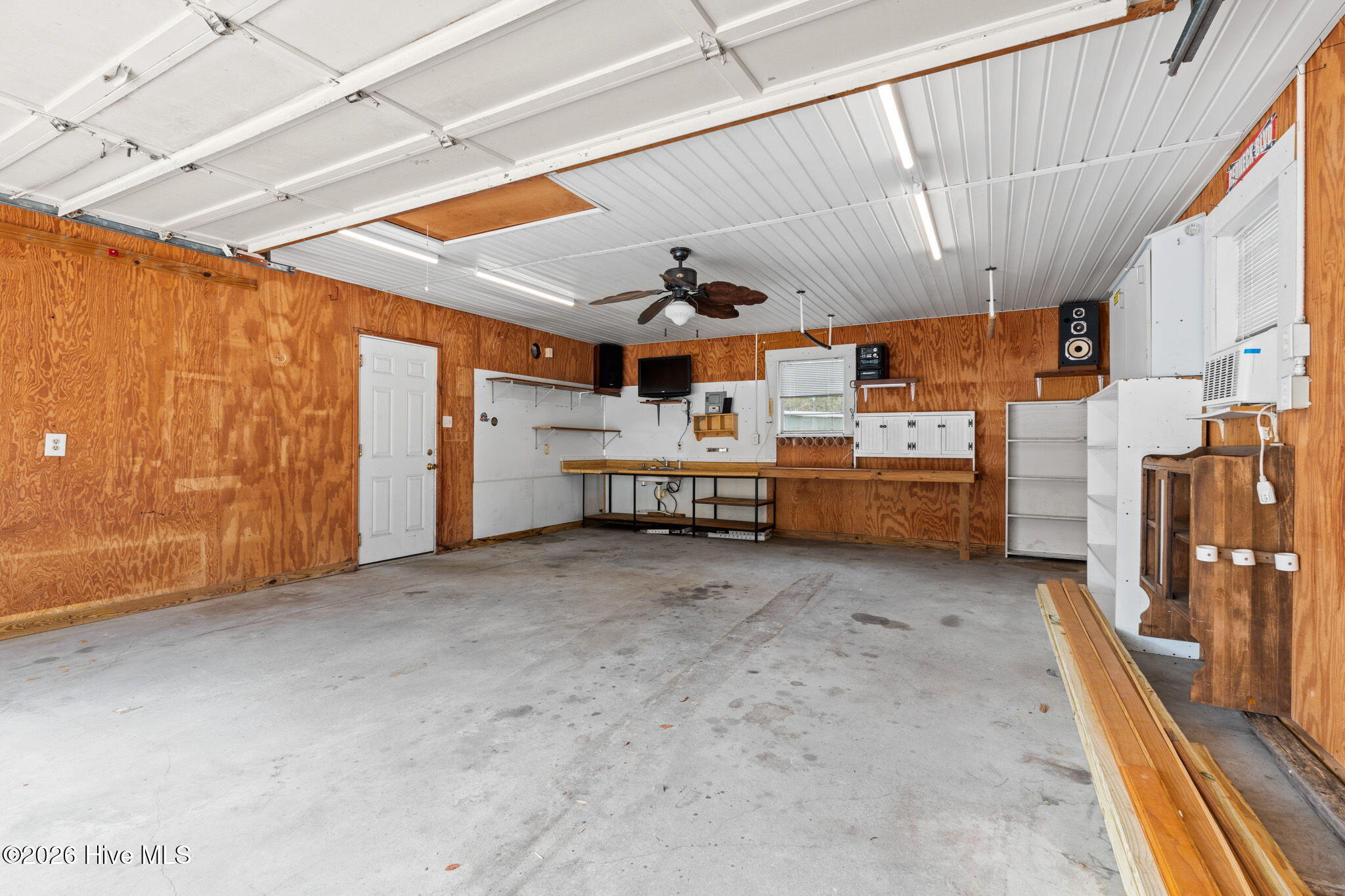 100564701 | Photo 37