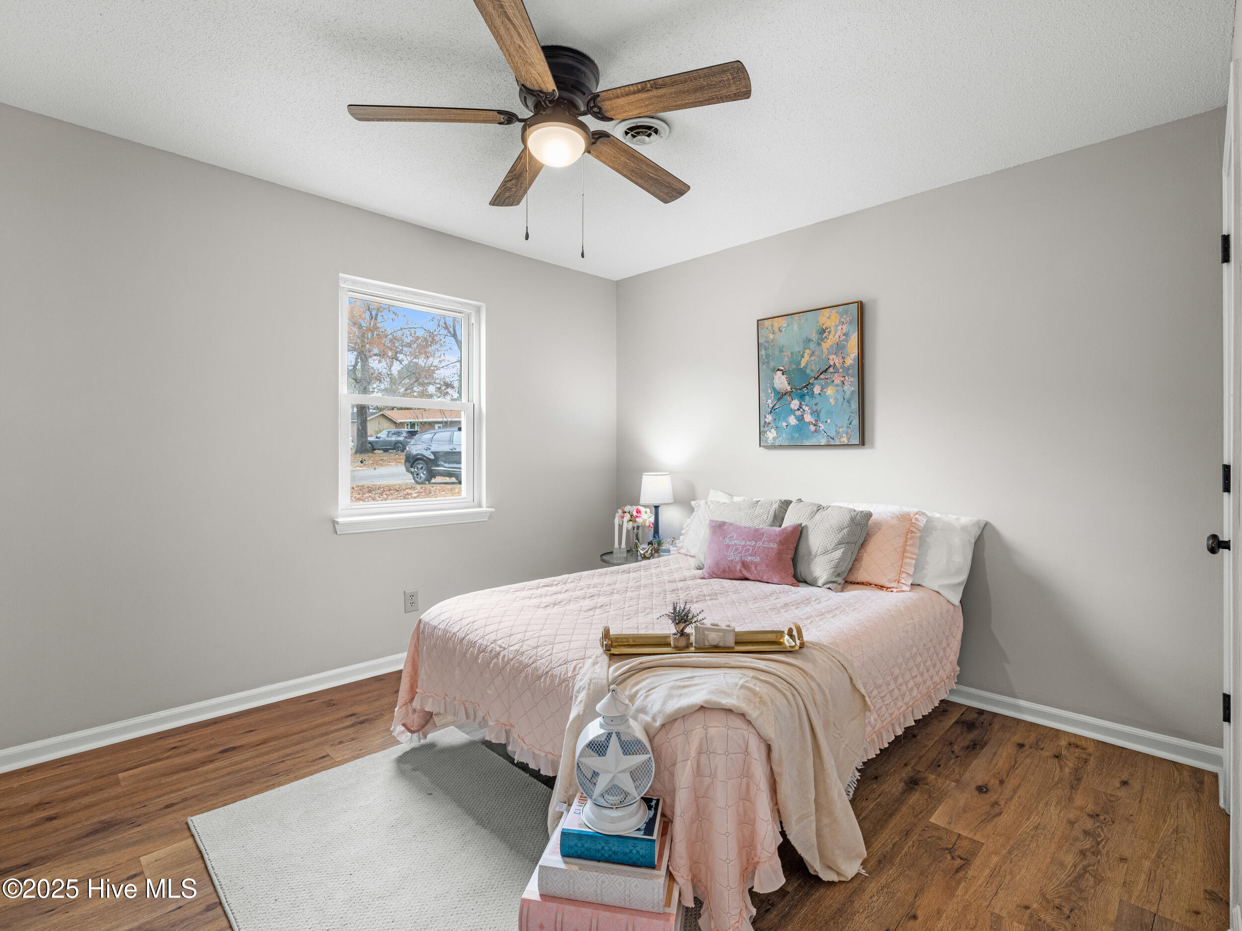 100546009 | Photo 38