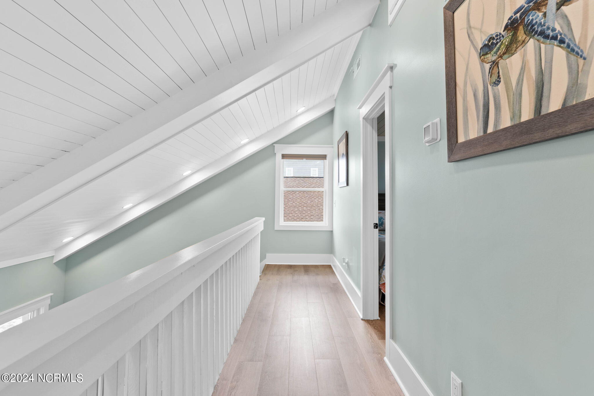 100464984 | Photo 43