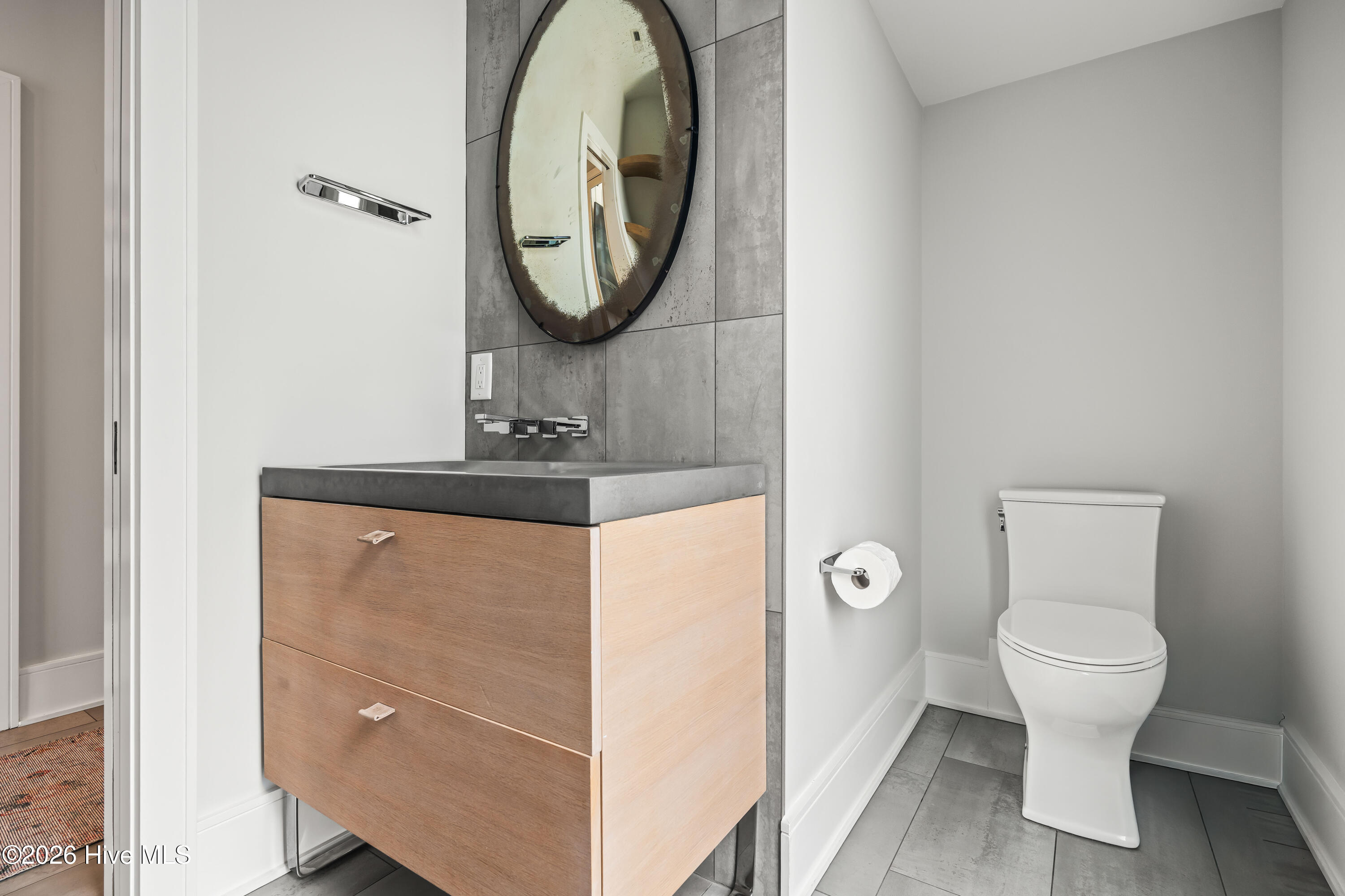 100567165 | Photo 78