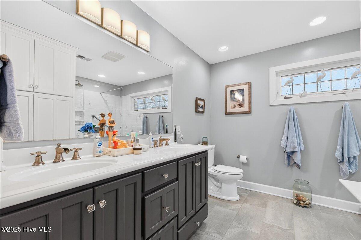 100540409 | Photo 50