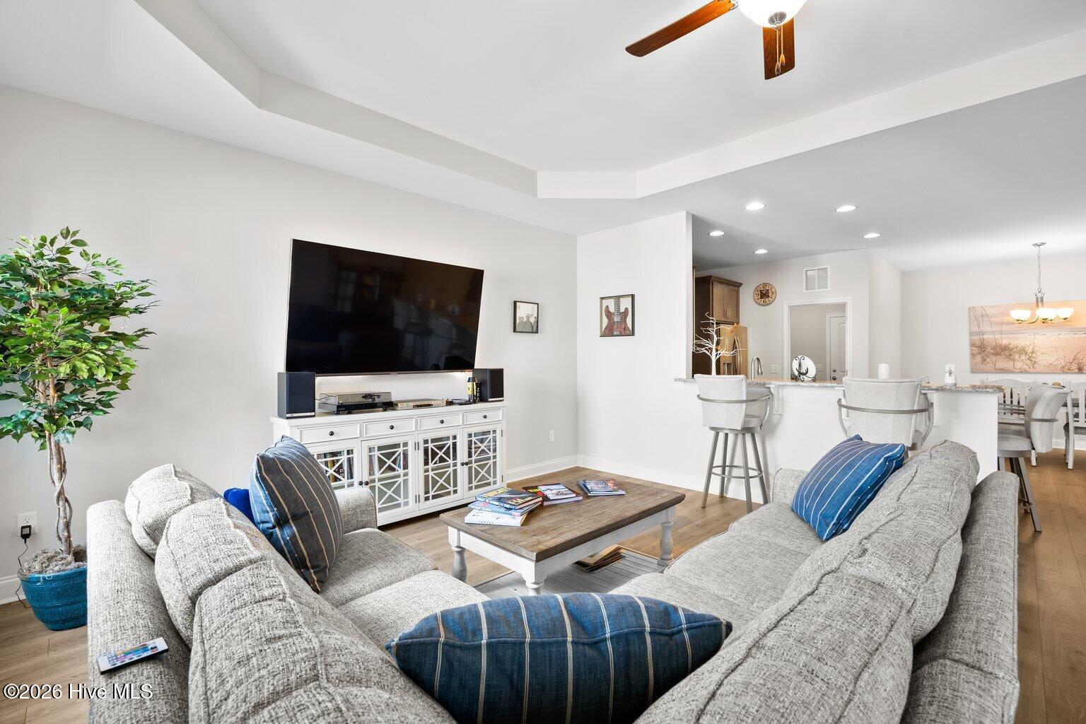 100549643 | Photo 11