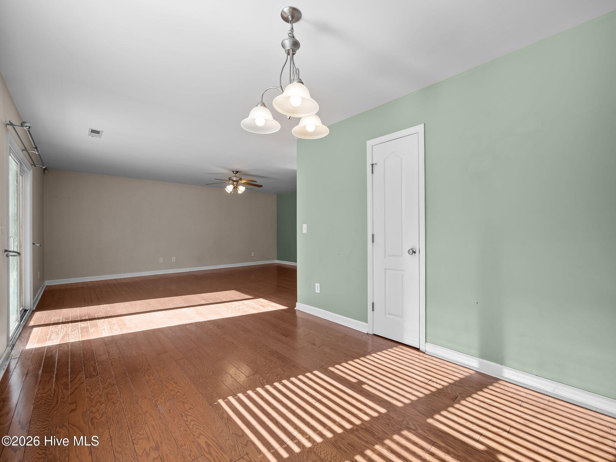 100545708 | Photo 16