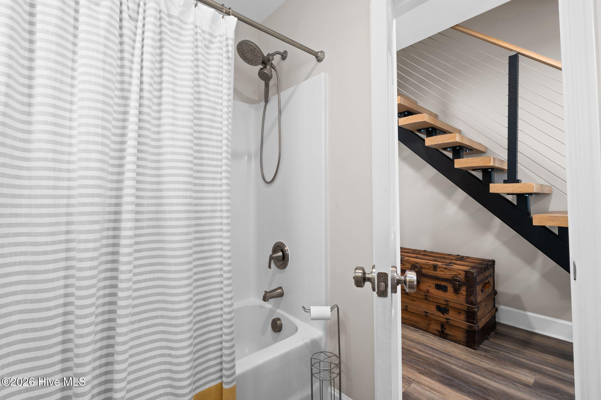 100553863 | Photo 35