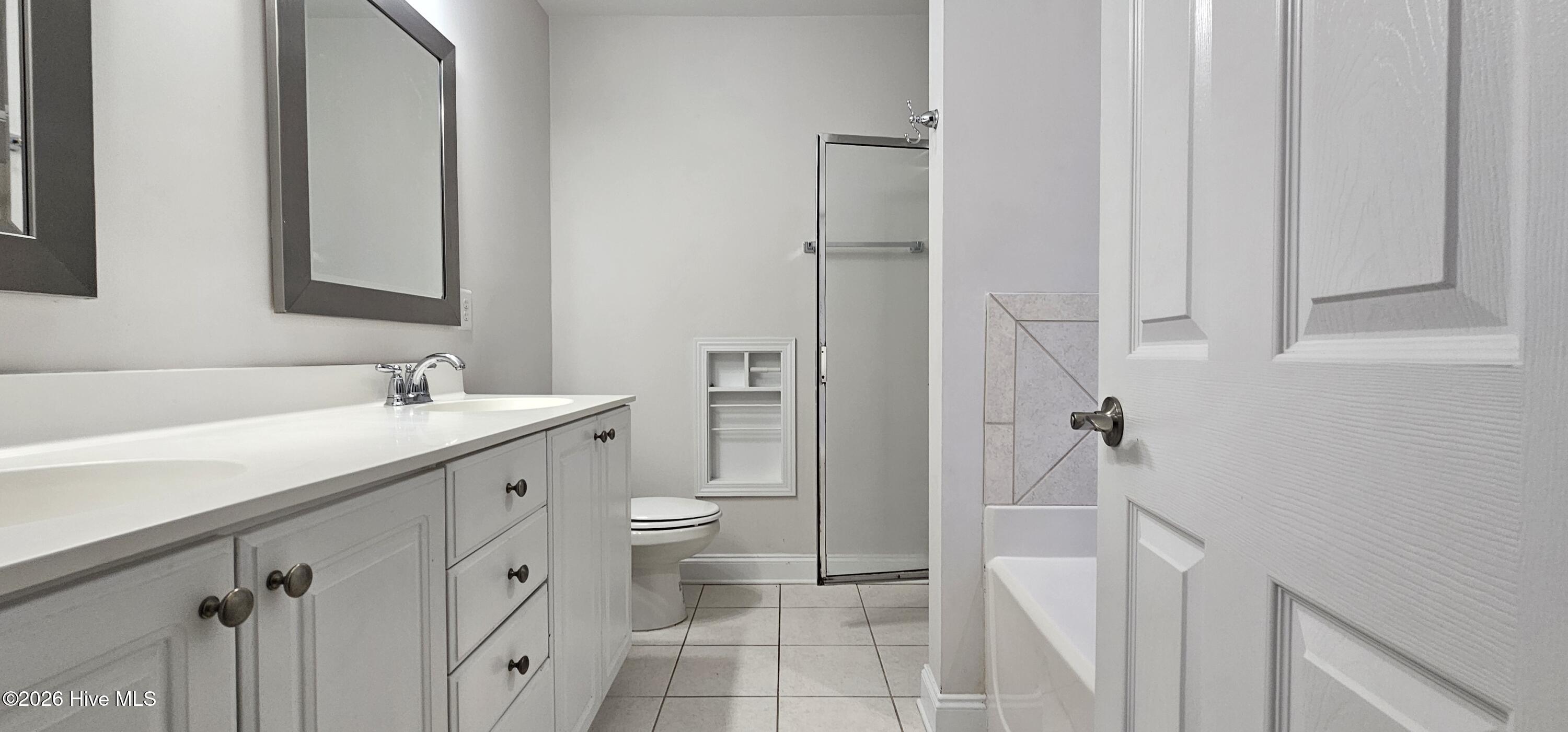 100548448 | Photo 26