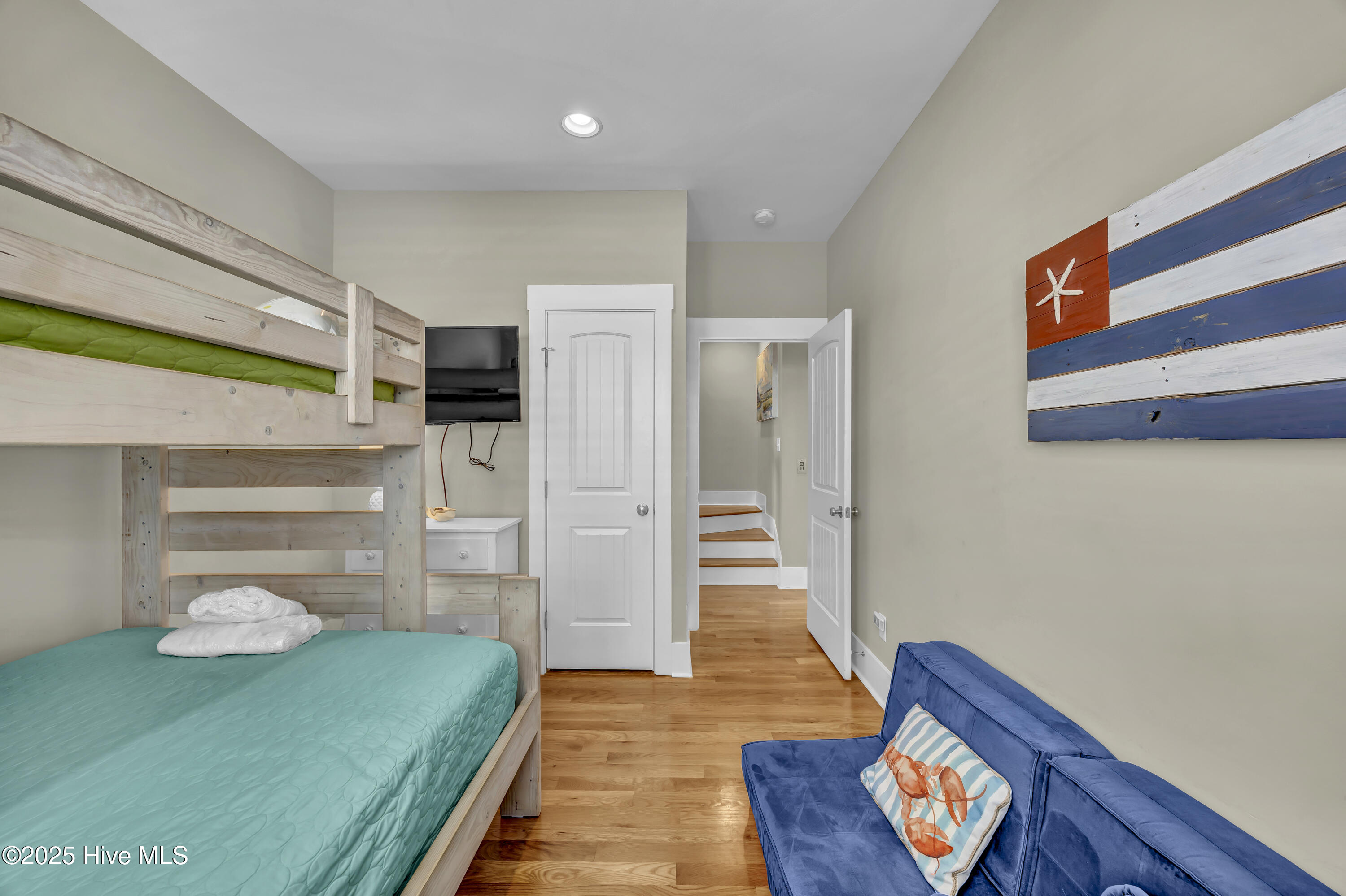 100535596 | Photo 35