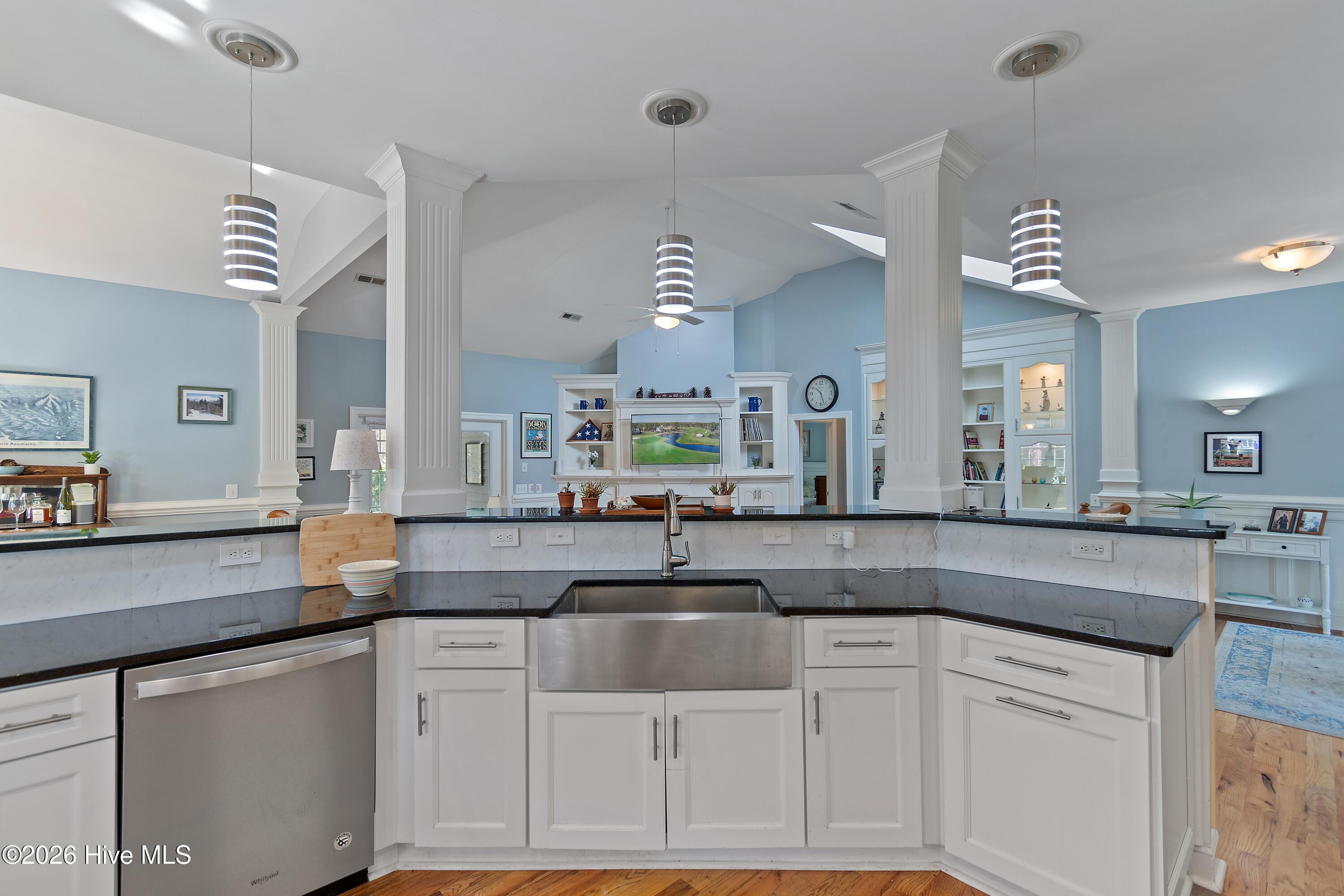 100561490 | Photo 13