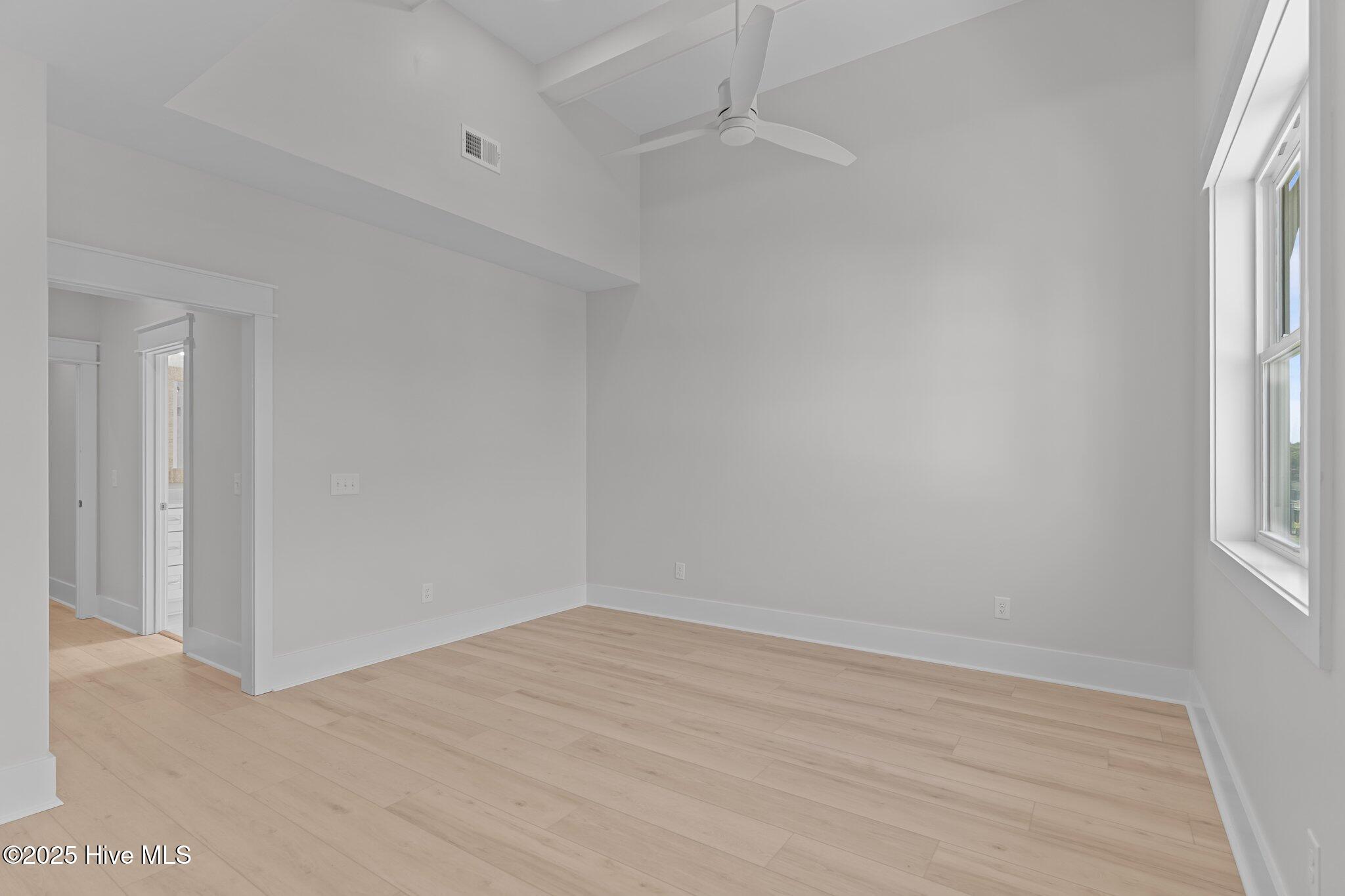 100515159 | Photo 35