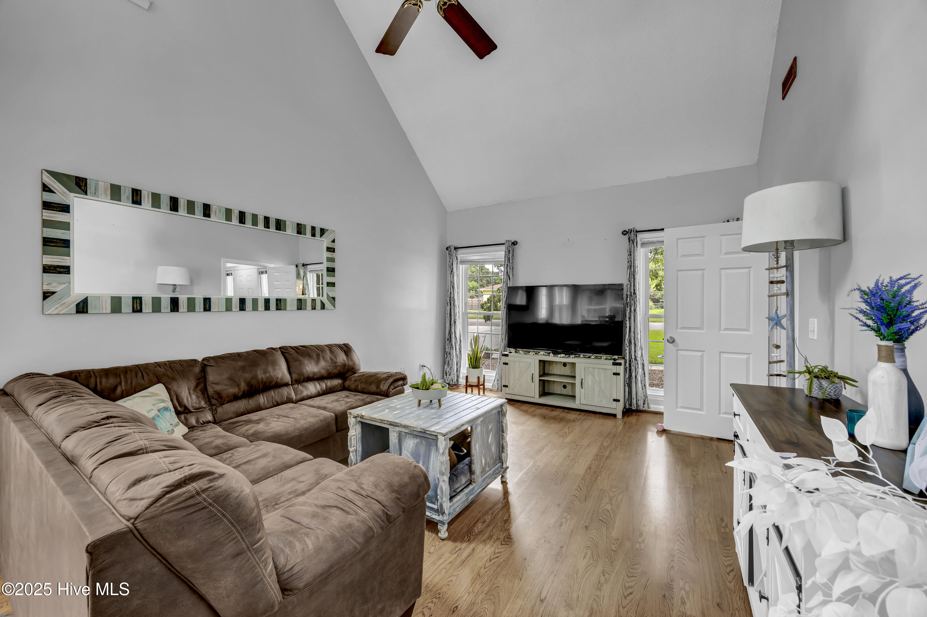 100525615 | Photo 21