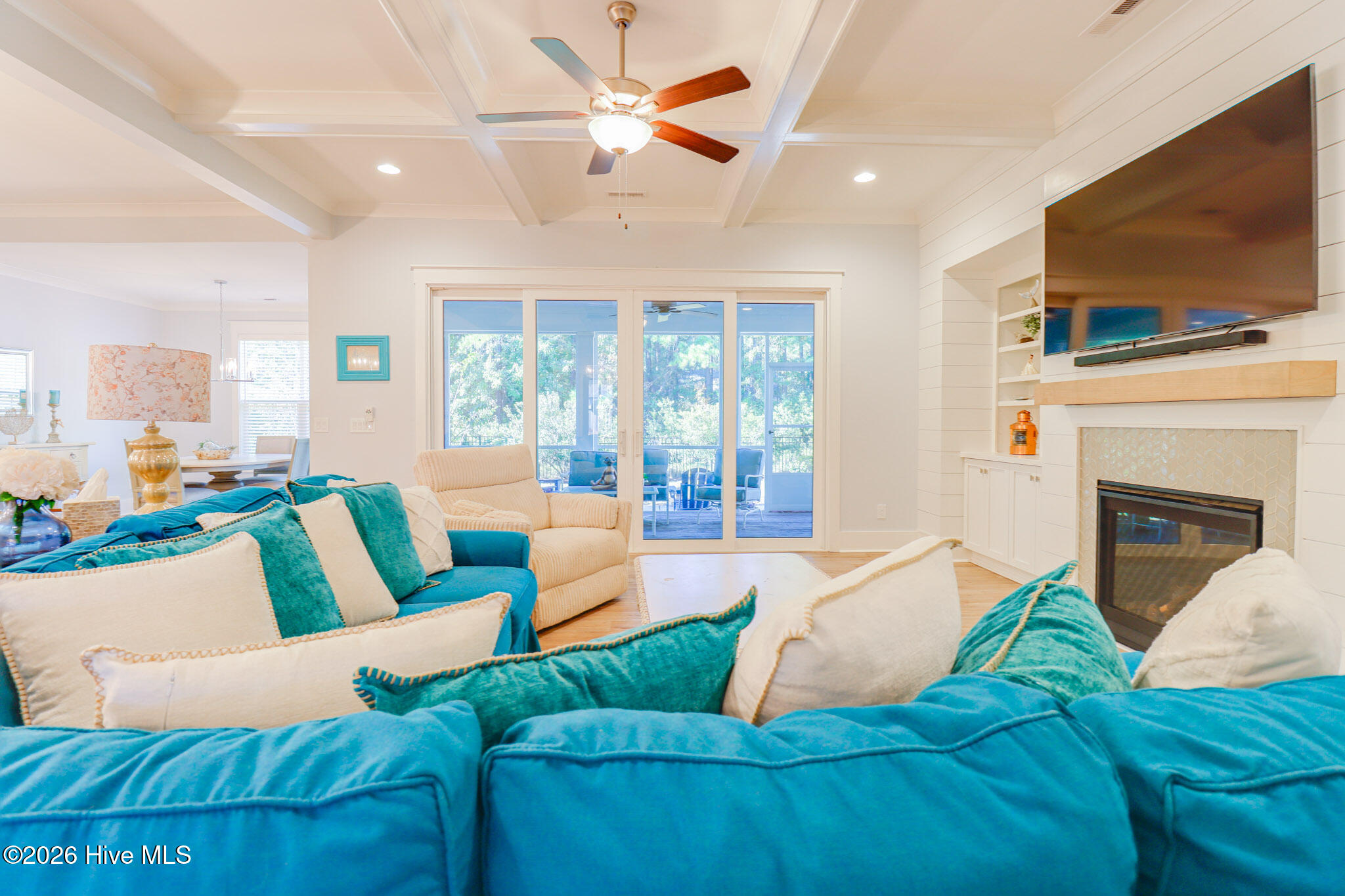 100540387 | Photo 21