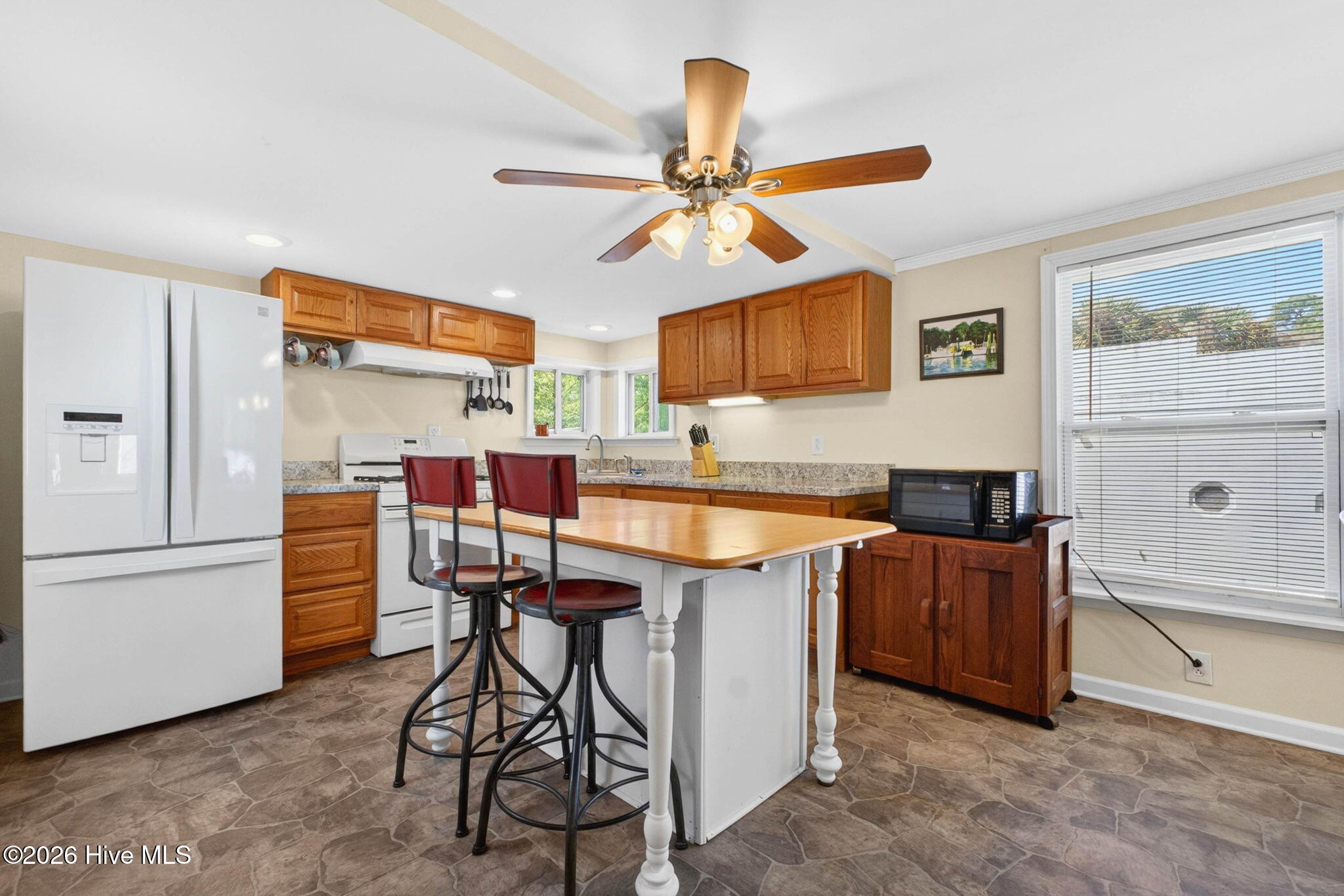 100567850 | Photo 17