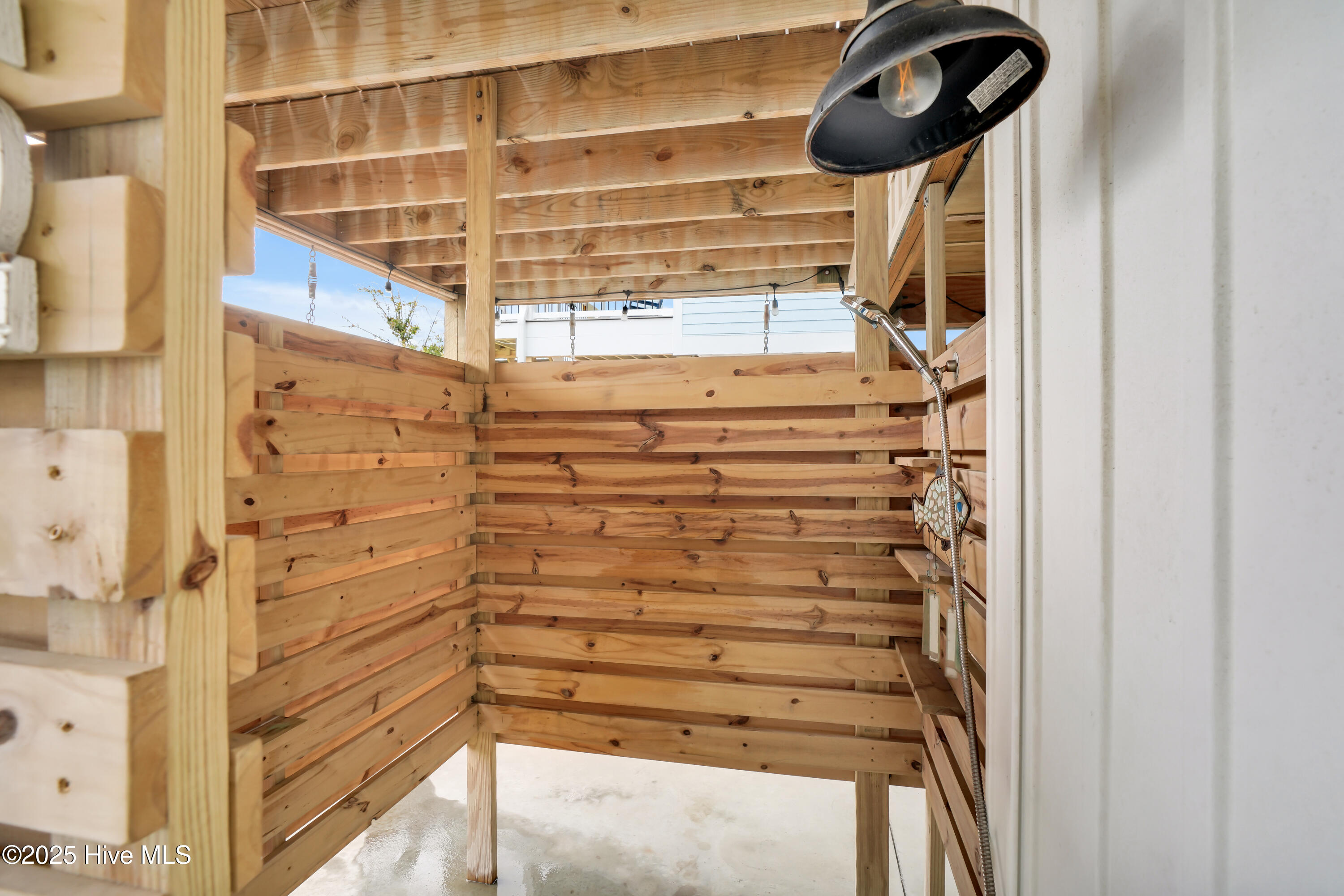 100524208 | Photo 43