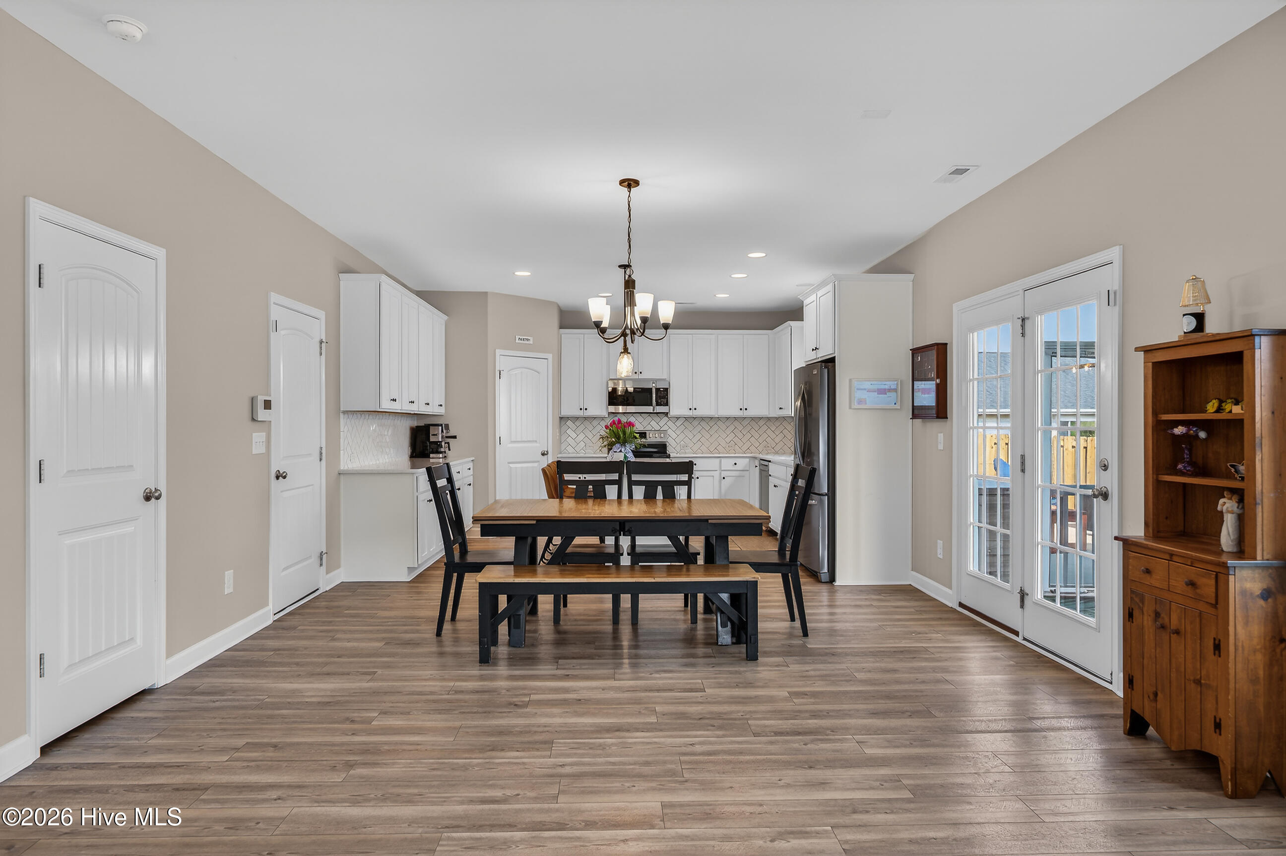 100561356 | Photo 13