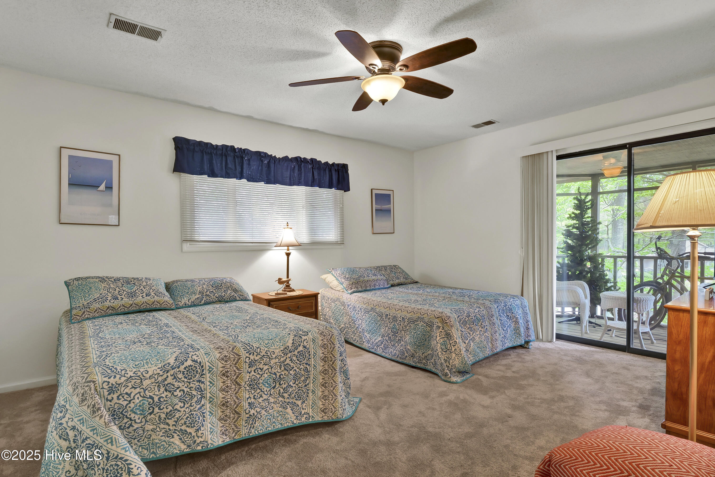 100508575 | Photo 21