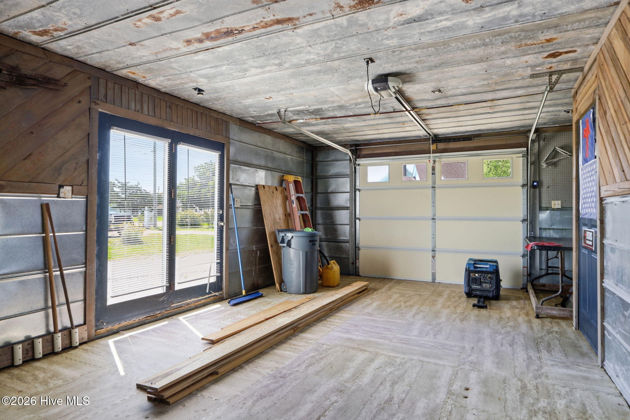 Garage/Workshop space
