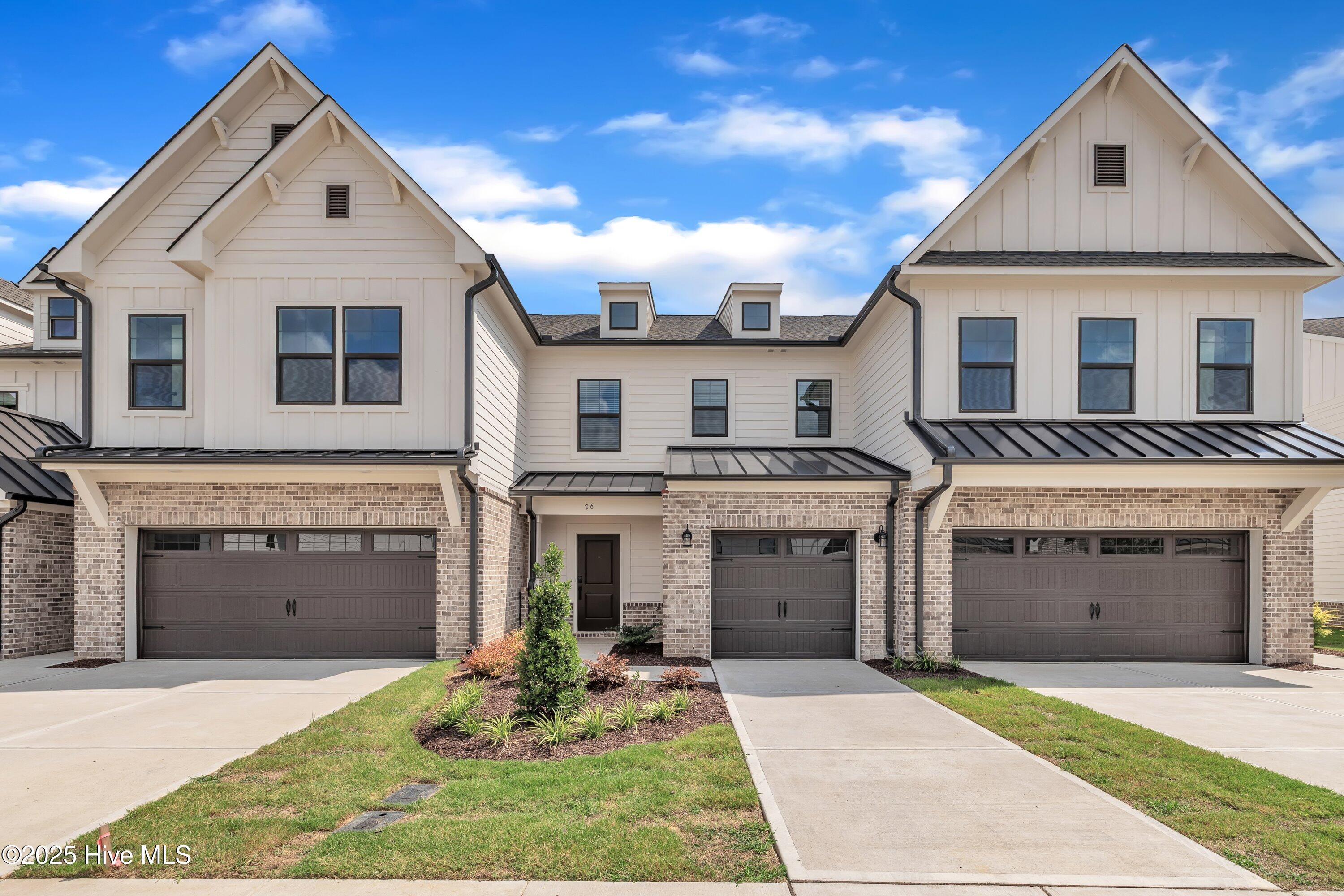 04-76 N District Ave-38