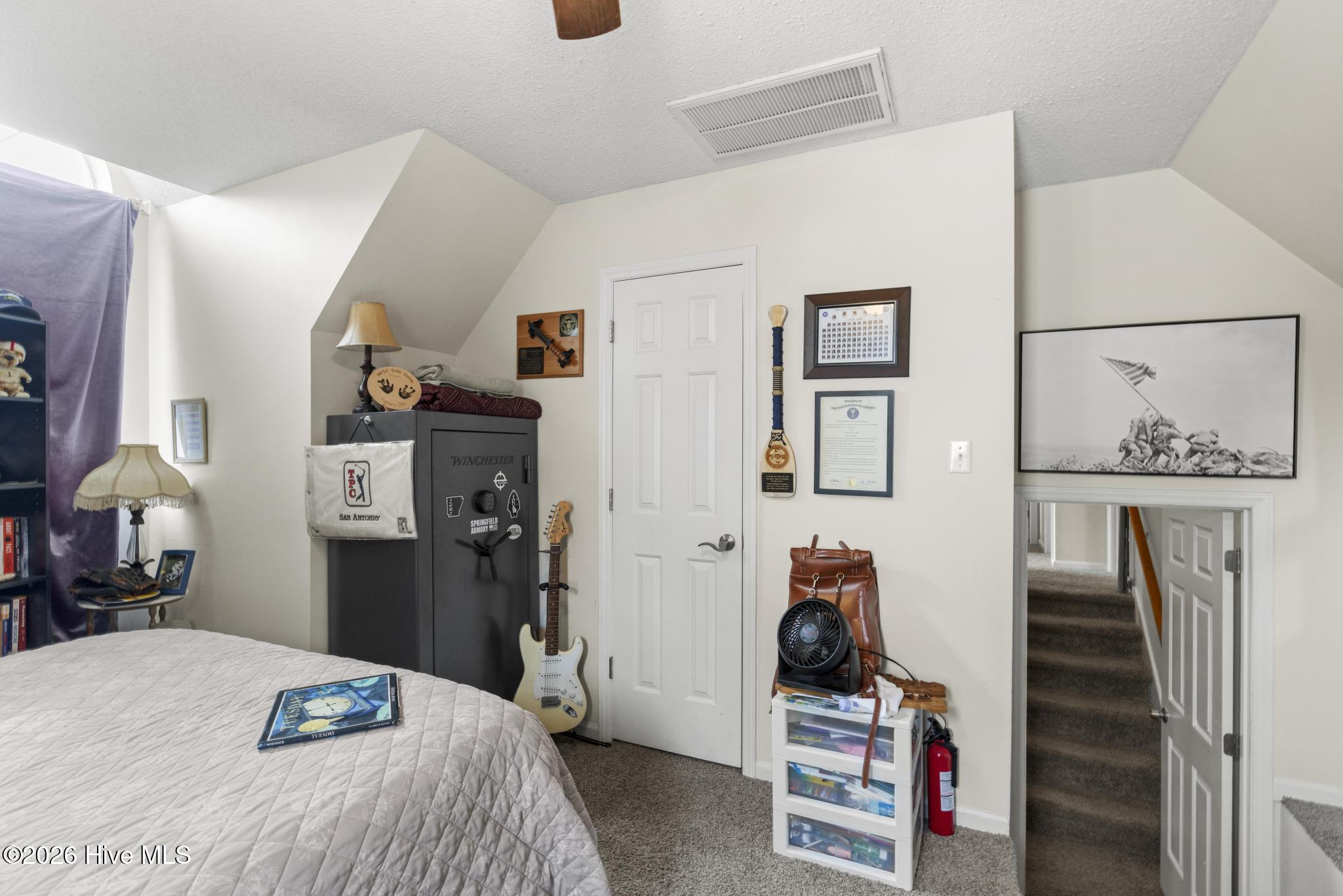 100560413 | Photo 27