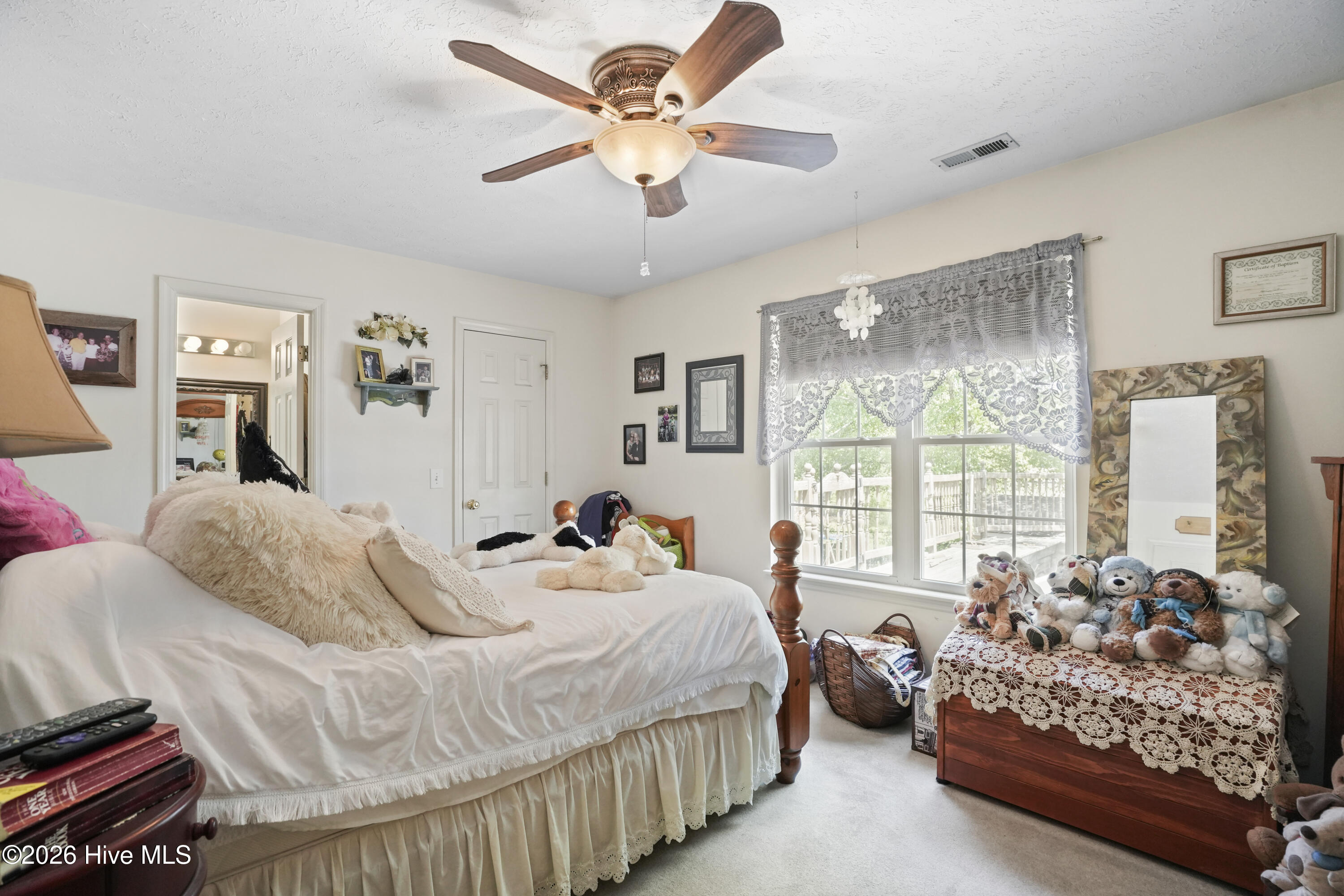 100570159 | Photo 16