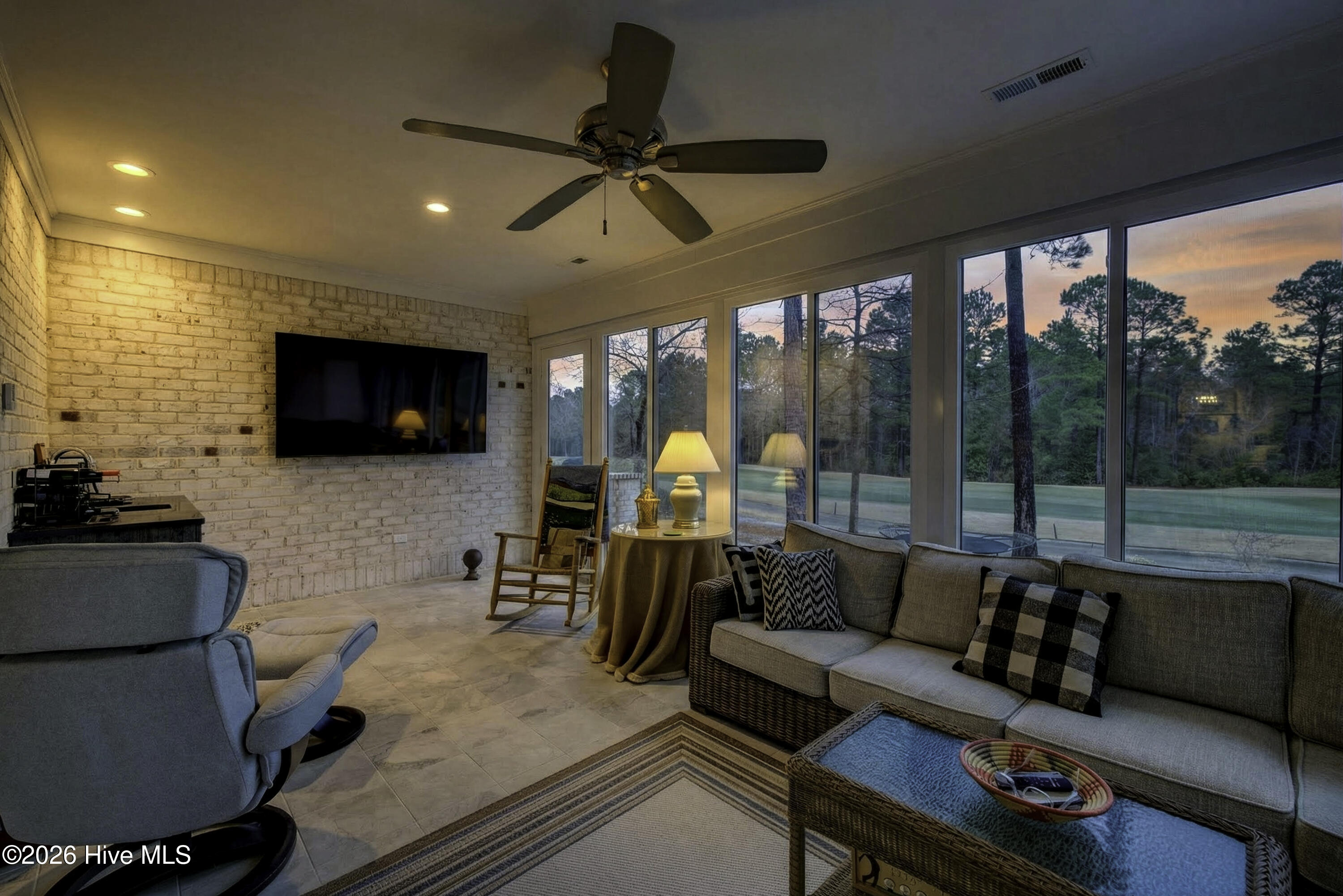 100551916 | Photo 43