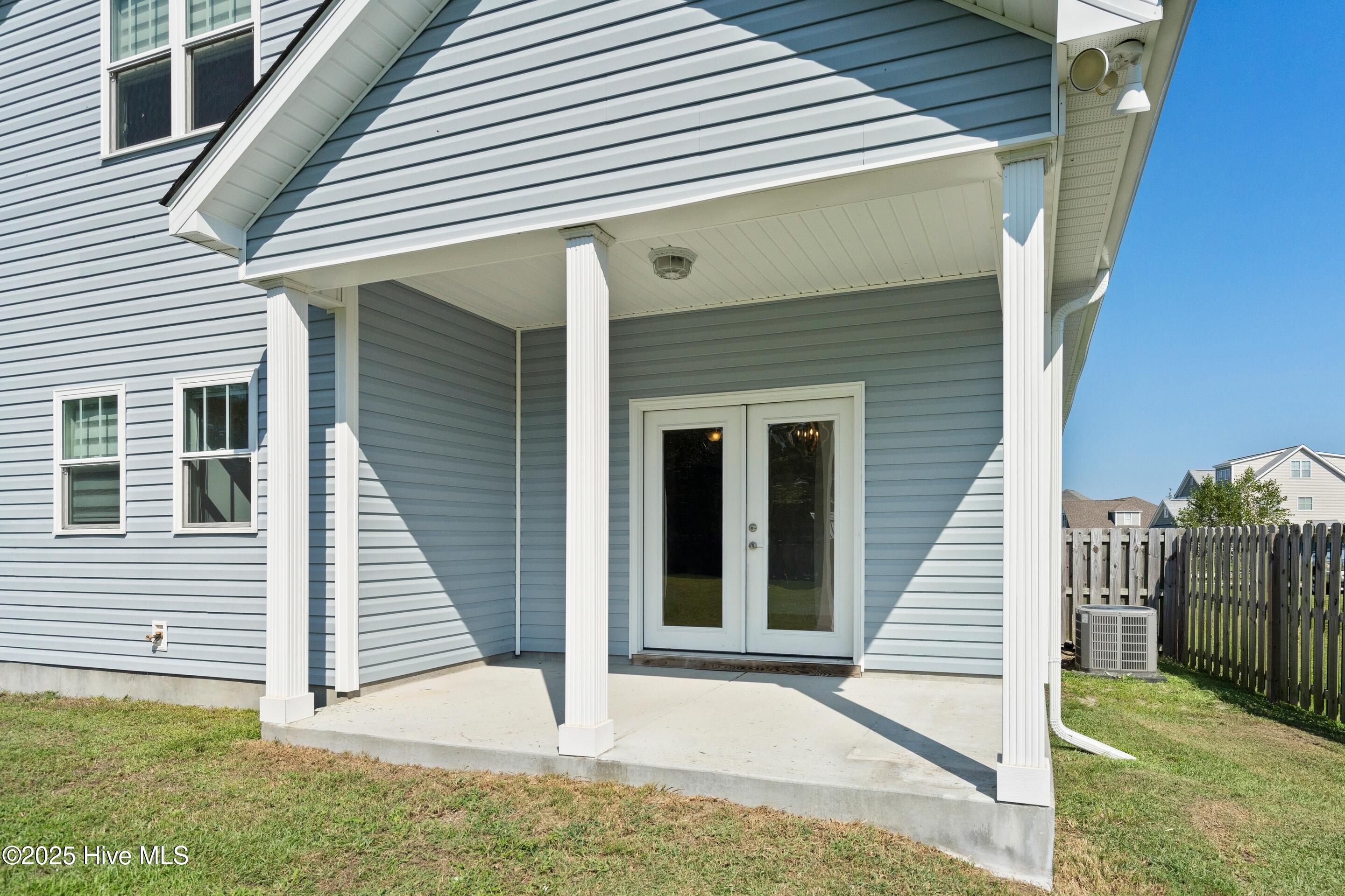 100527219 | Photo 43