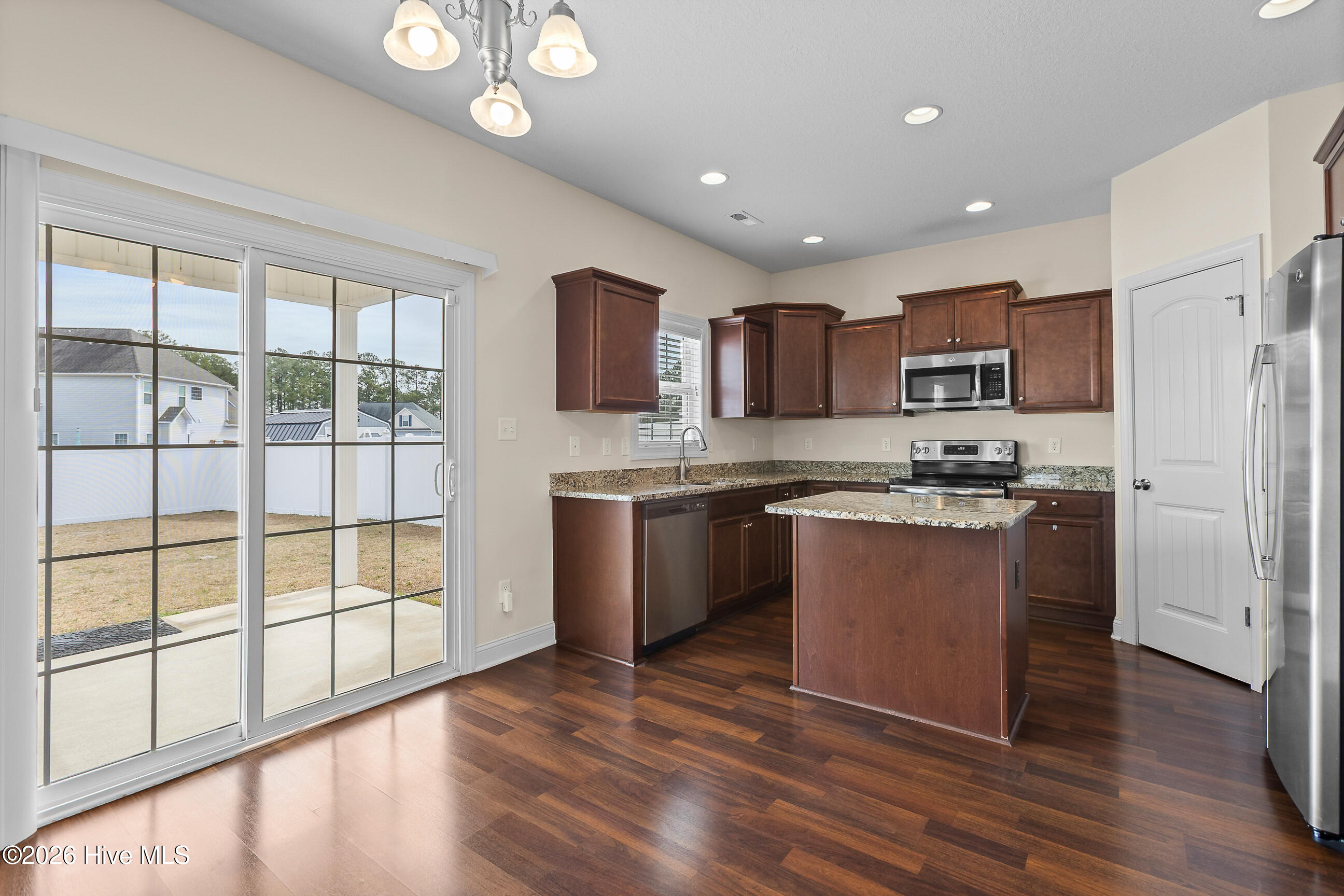 100557533 | Photo 11