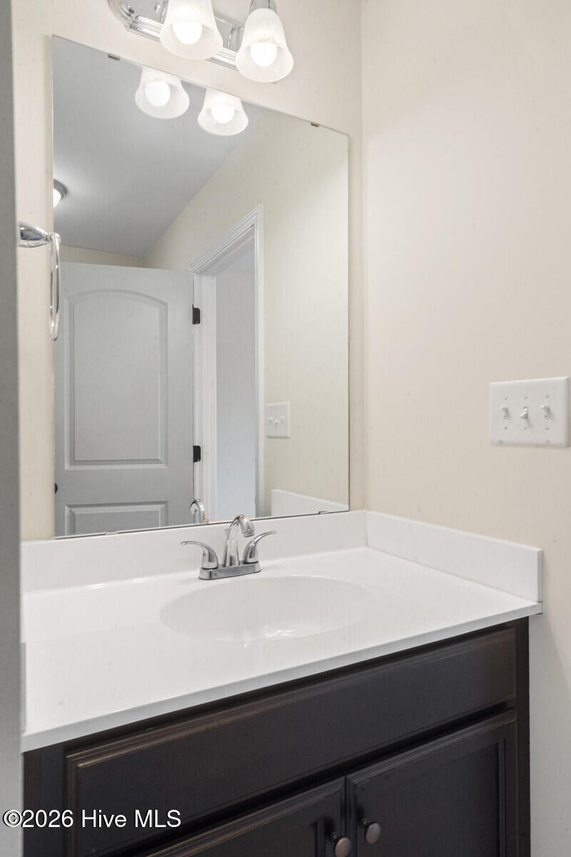 100562999 | Photo 27