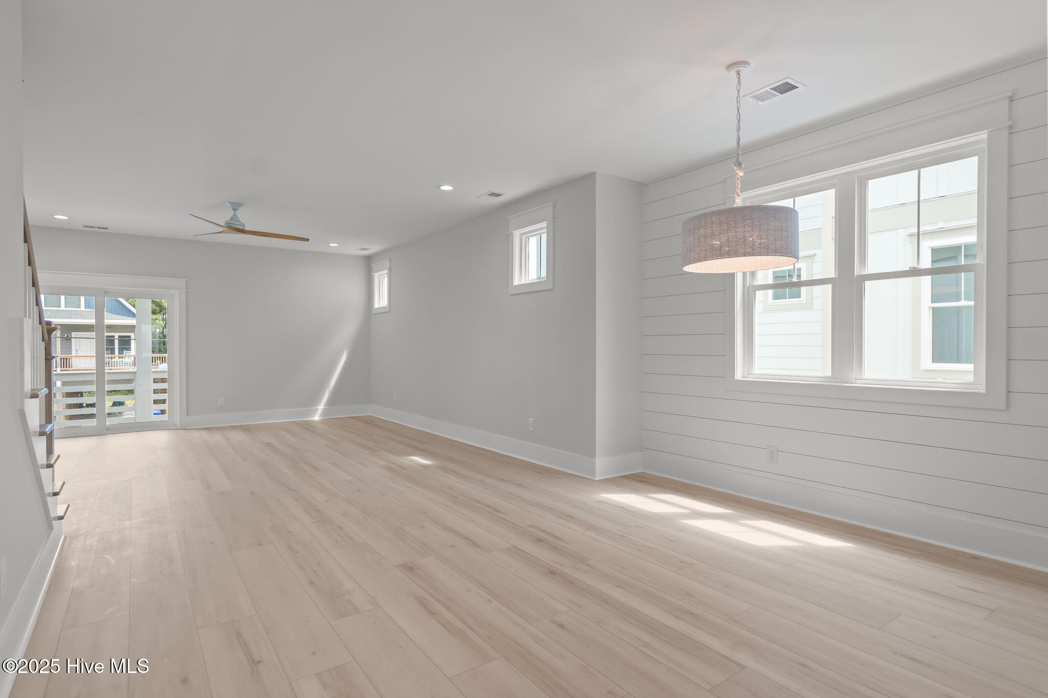 100537880 | Photo 22