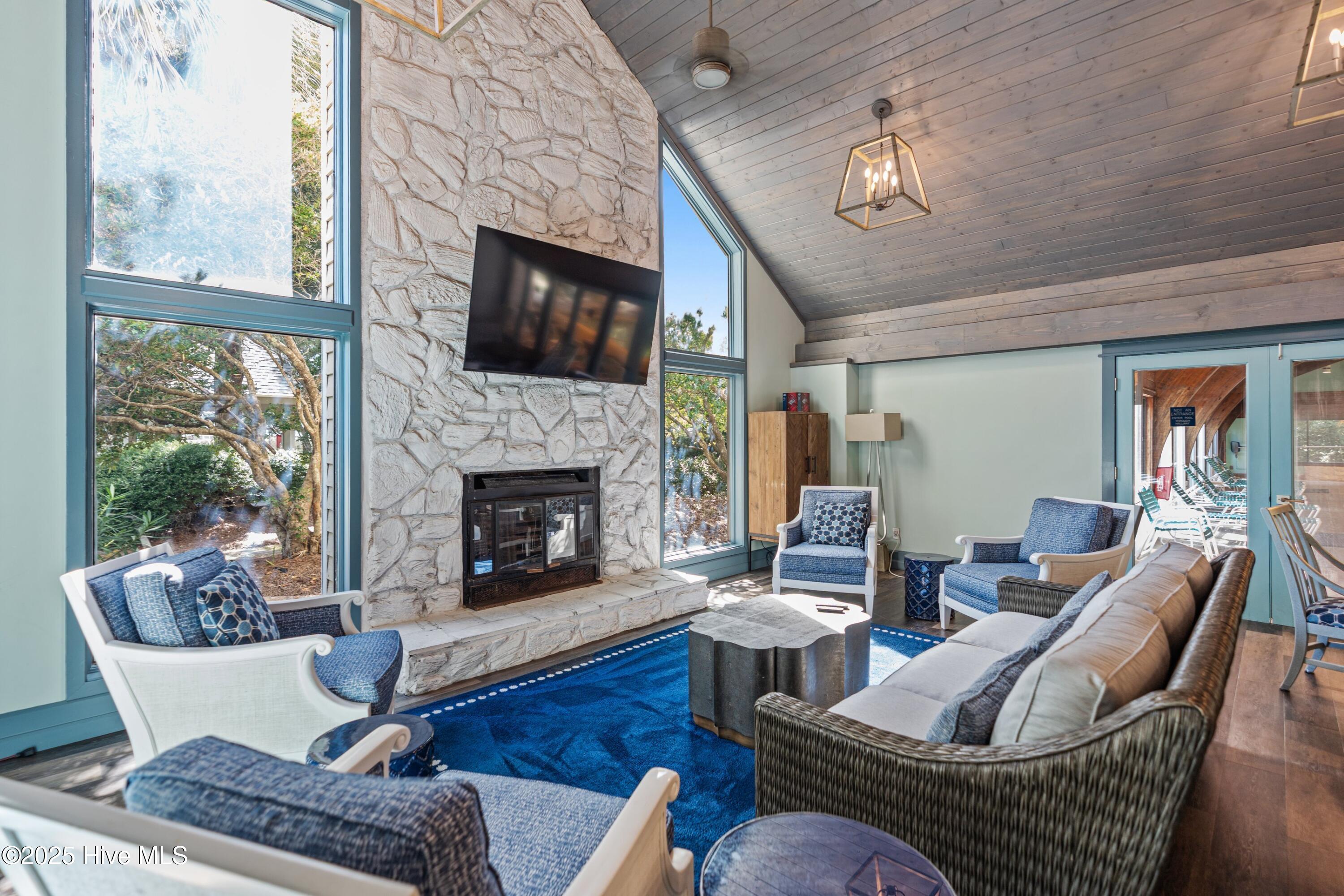 100532800 | Photo 50