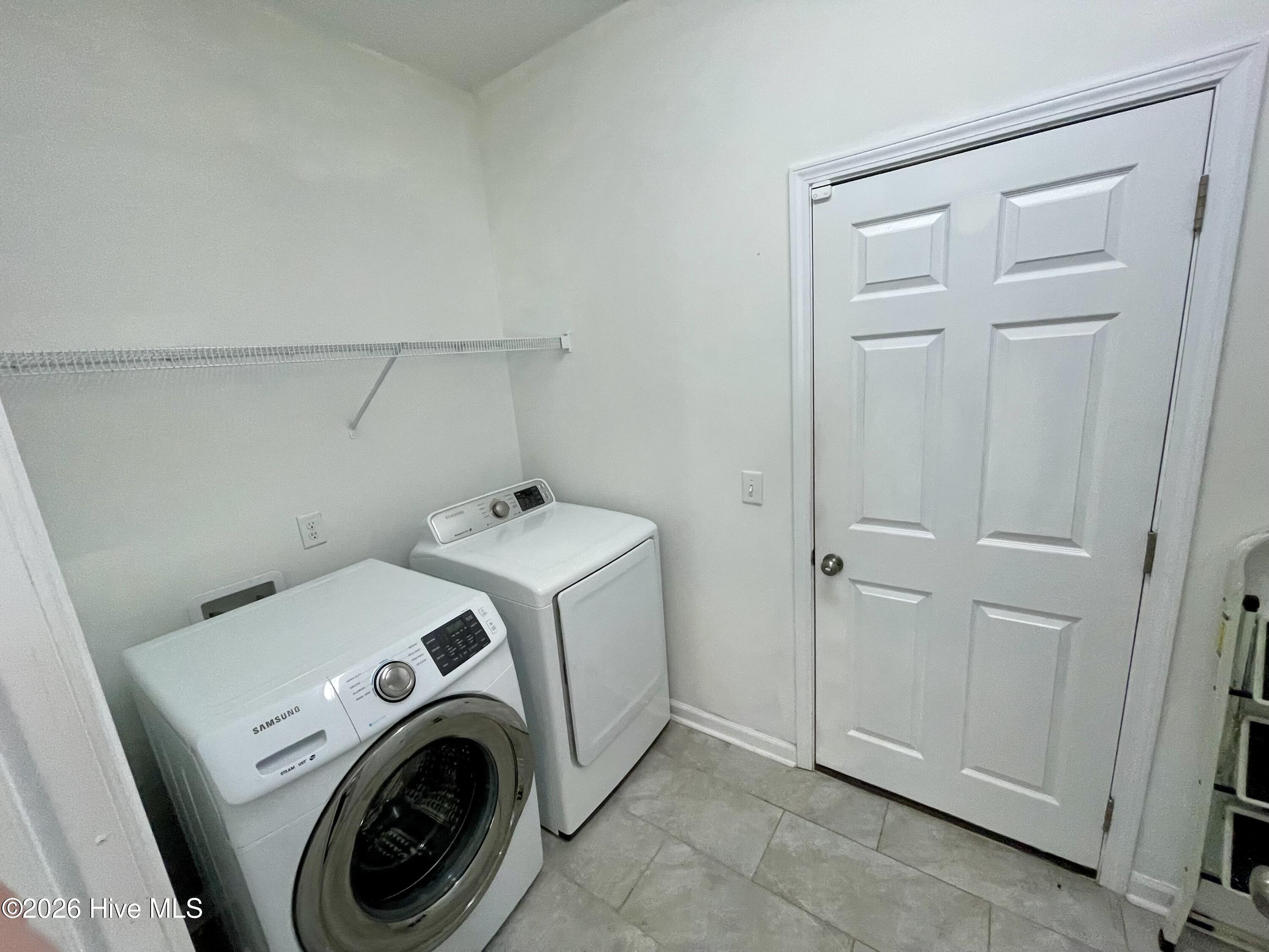 100560994 | Photo 18