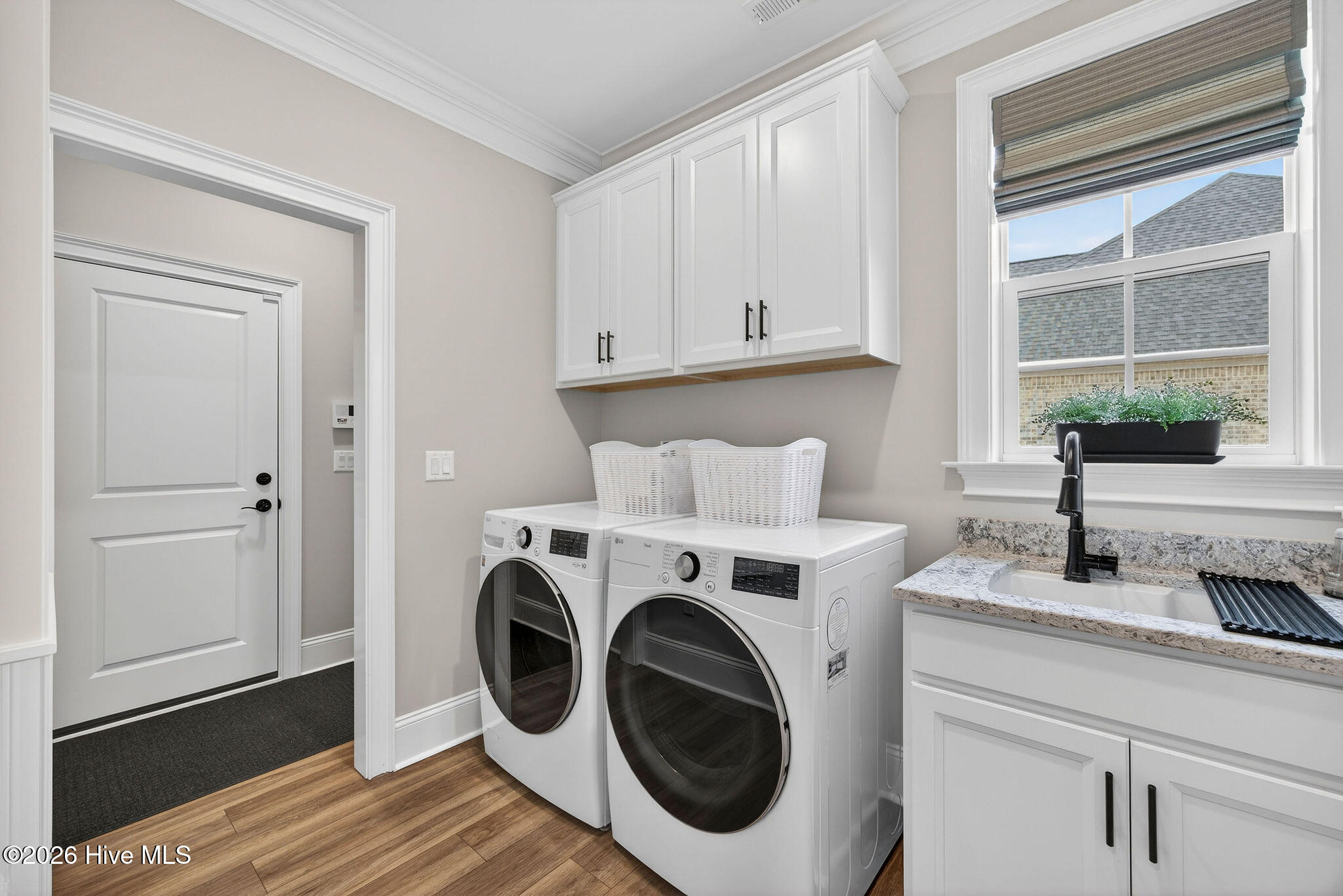 100556819 | Photo 31