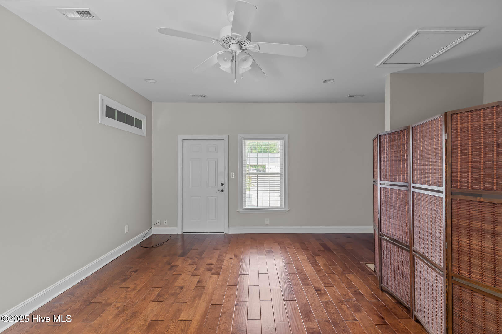 100543742 | Photo 37