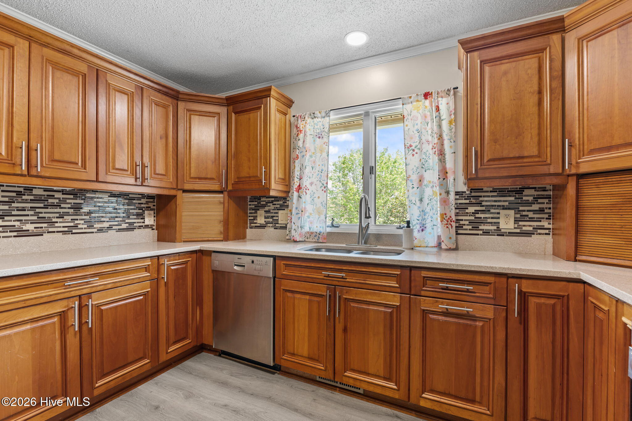 100566474 | Photo 10