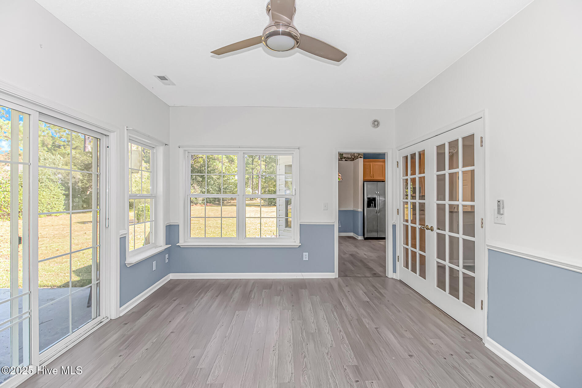 100536588 | Photo 23