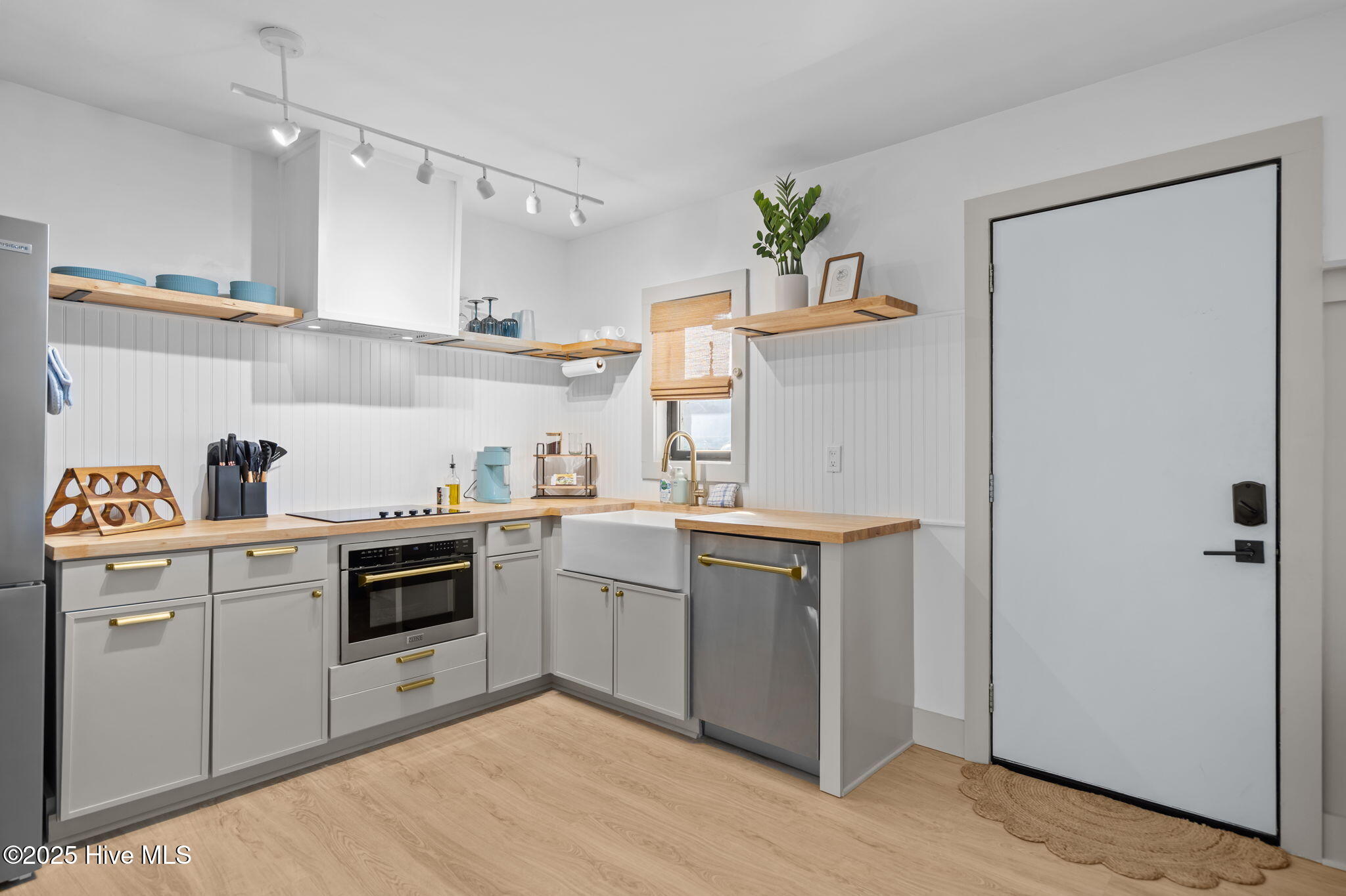 100534749 | Photo 40