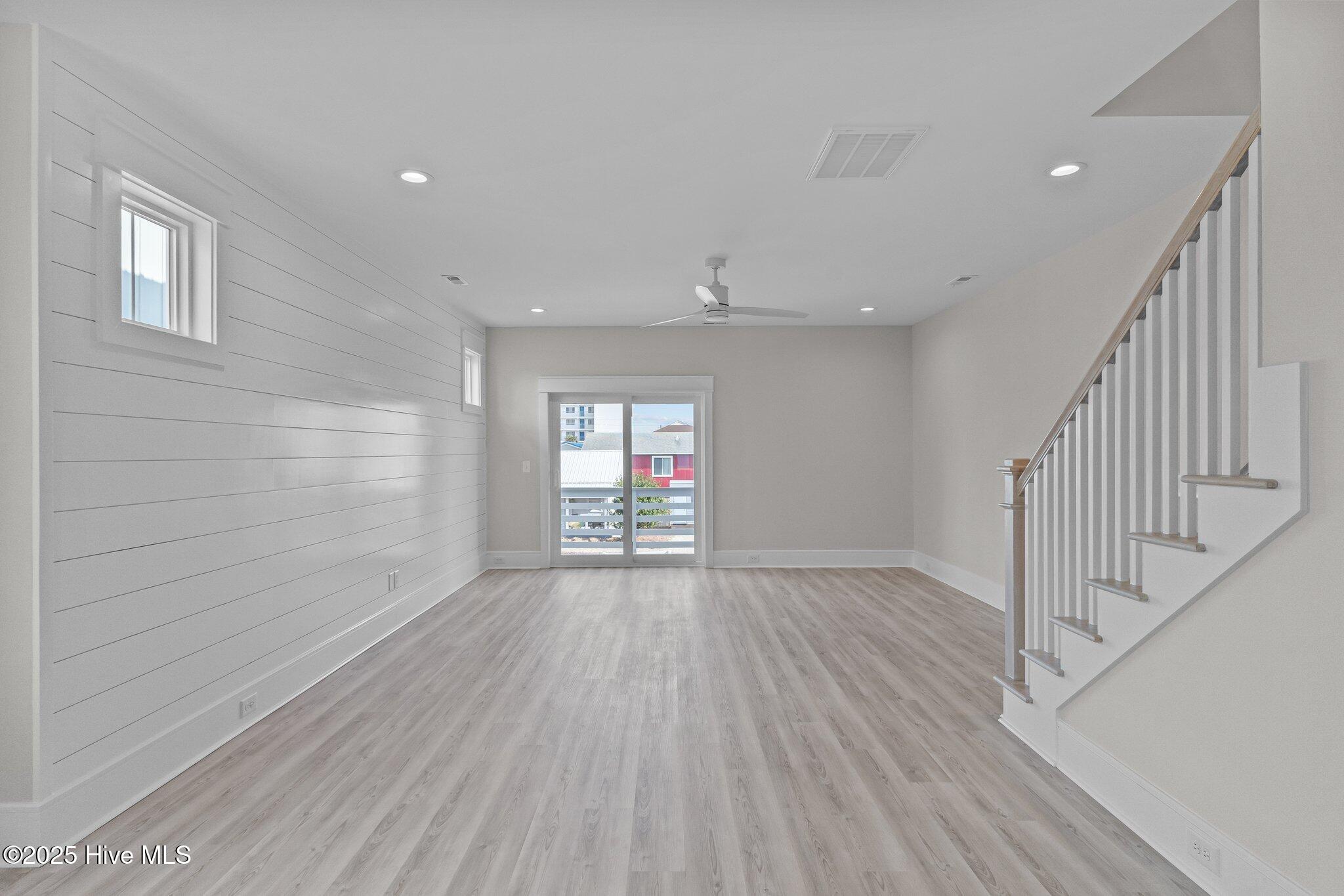 100489712 | Photo 16