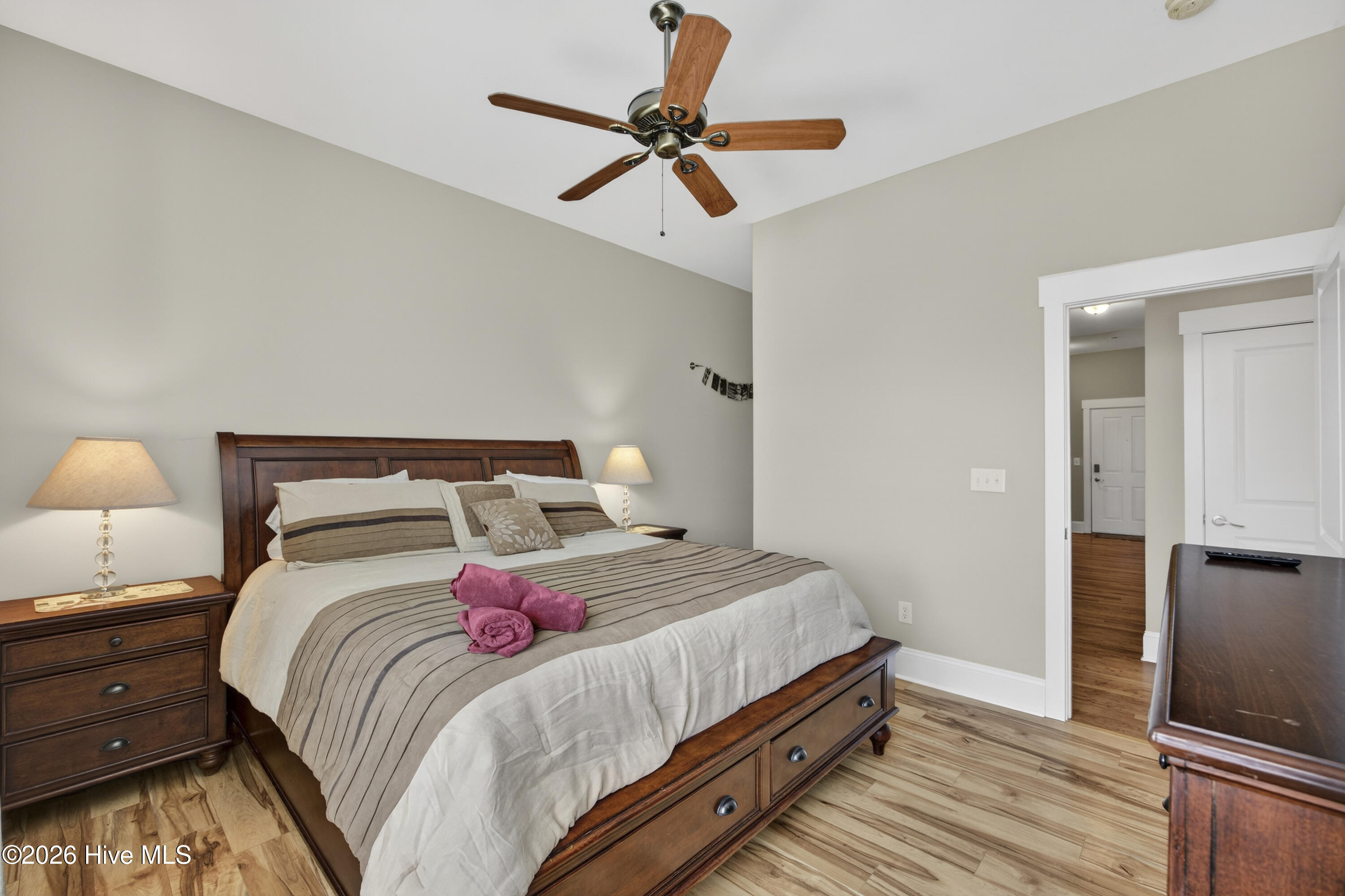 100562157 | Photo 24