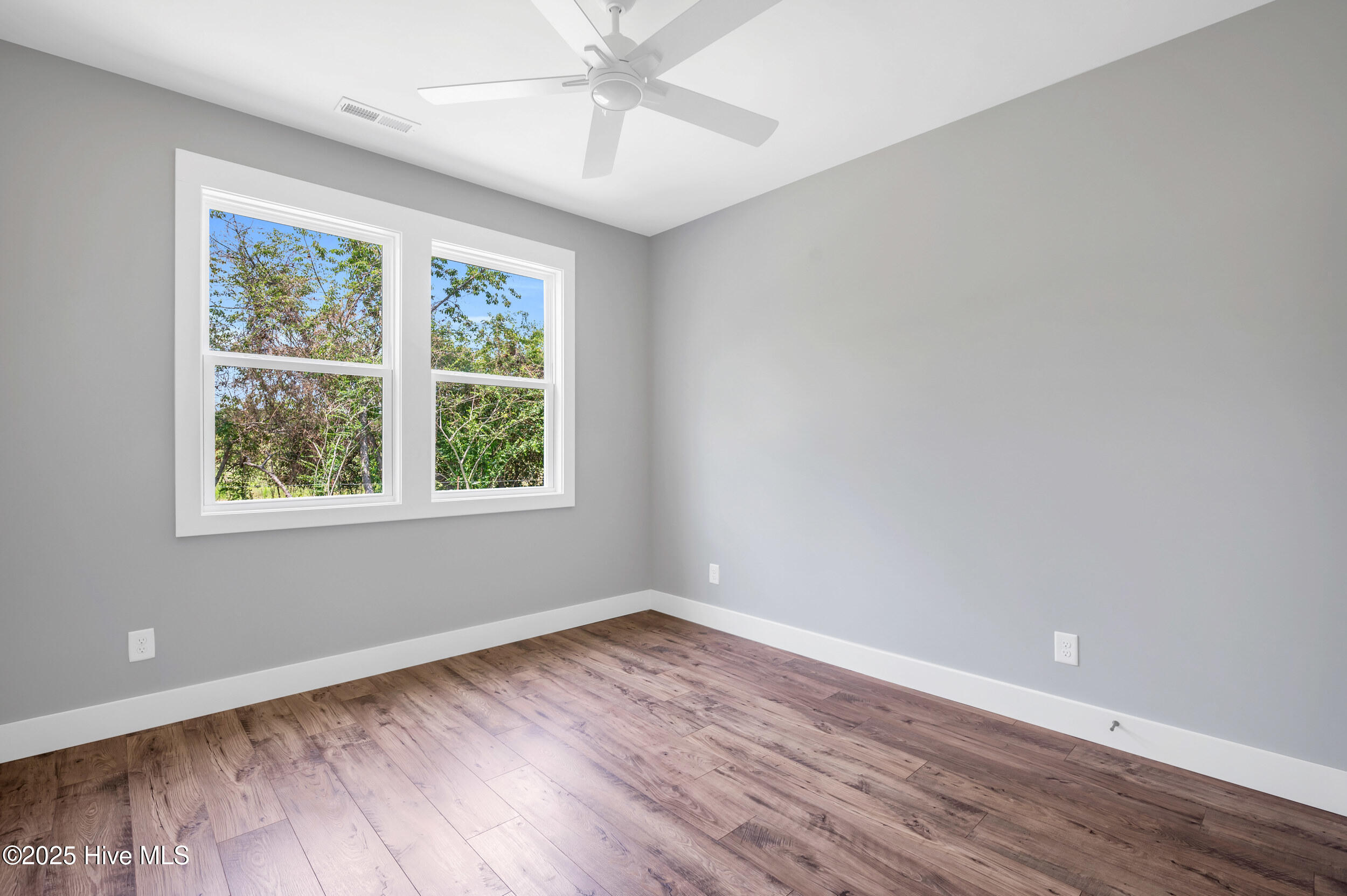 100542889 | Photo 27