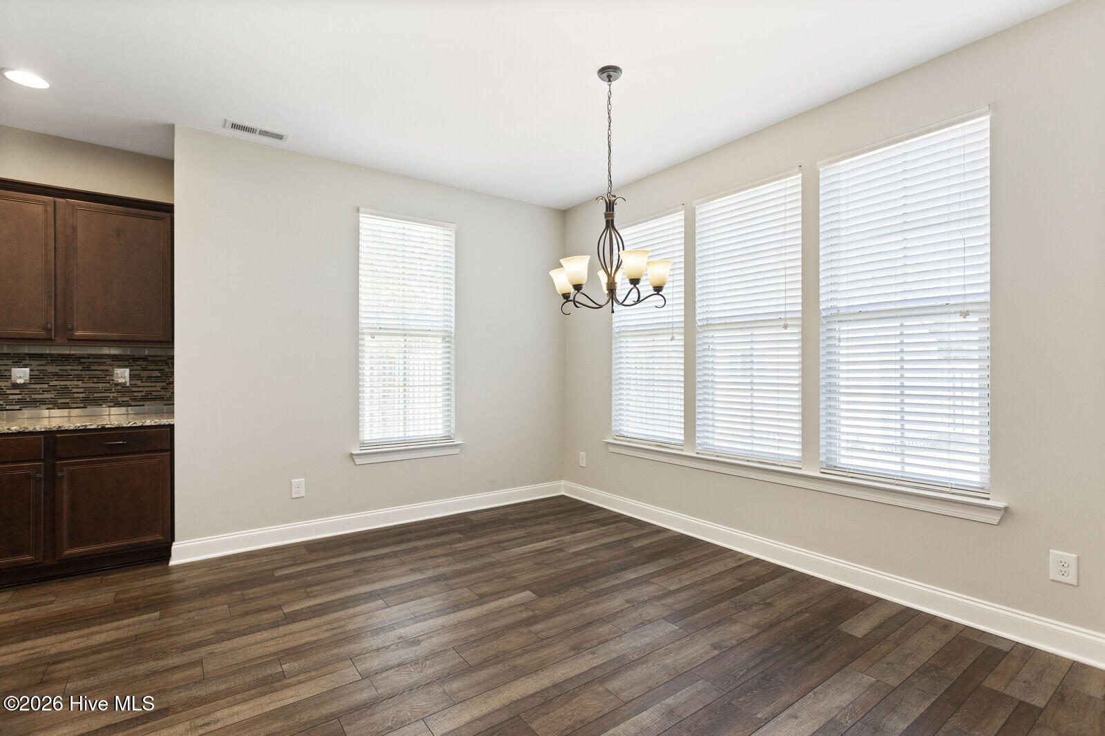 100558633 | Photo 14