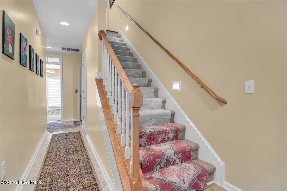 100566244 | Photo 36