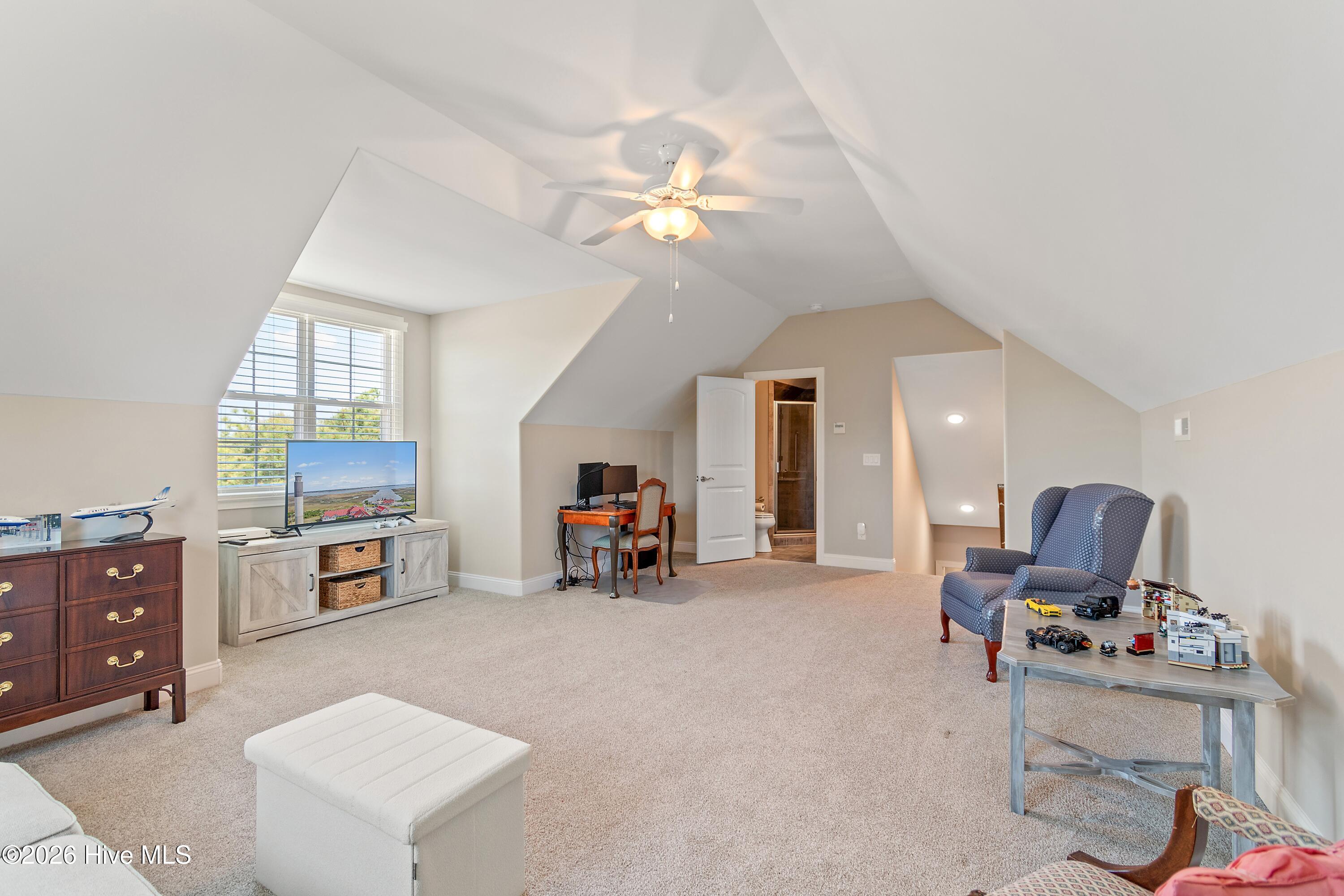 100568990 | Photo 55