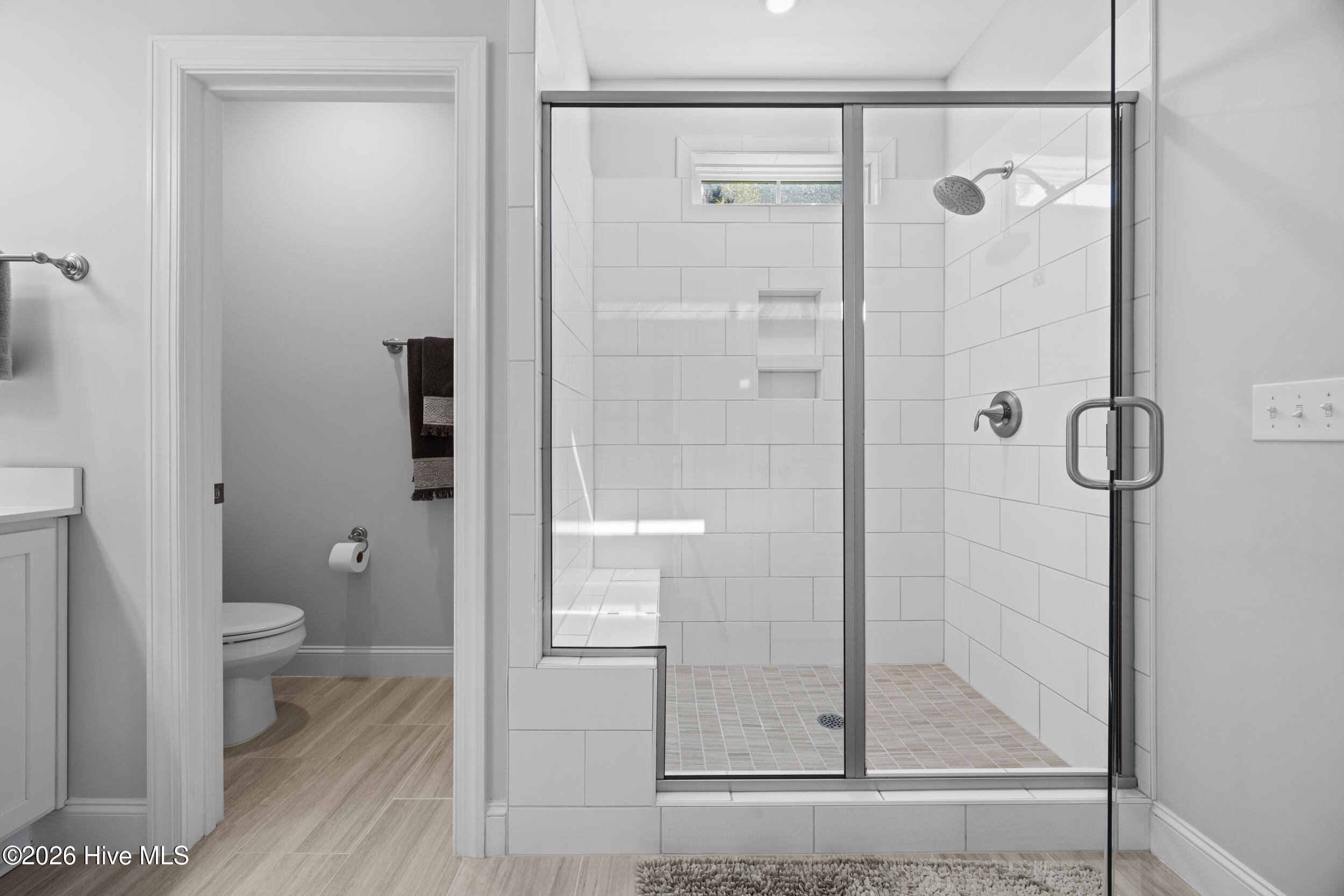 100554095 | Photo 23