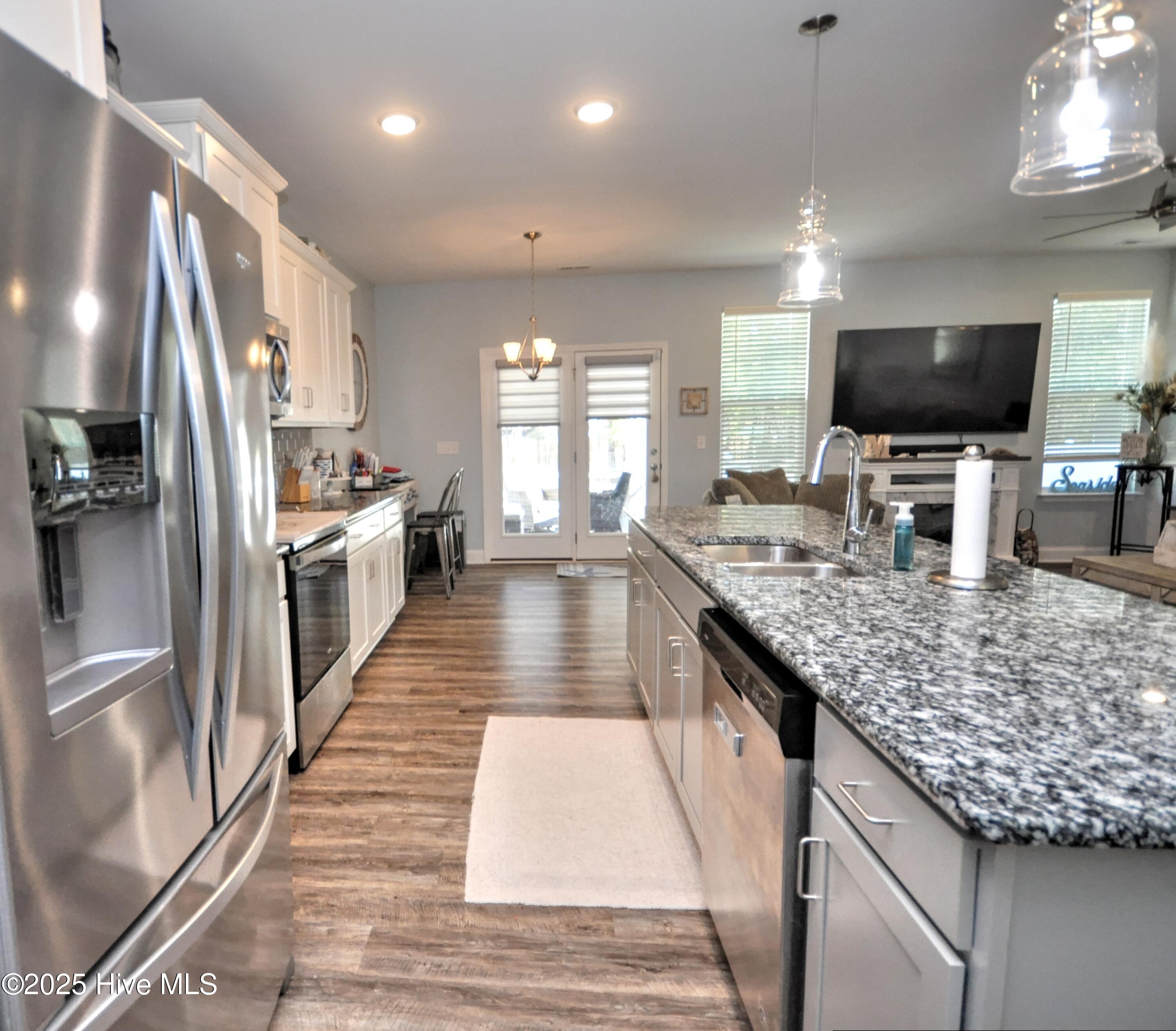 100541962 | Photo 16