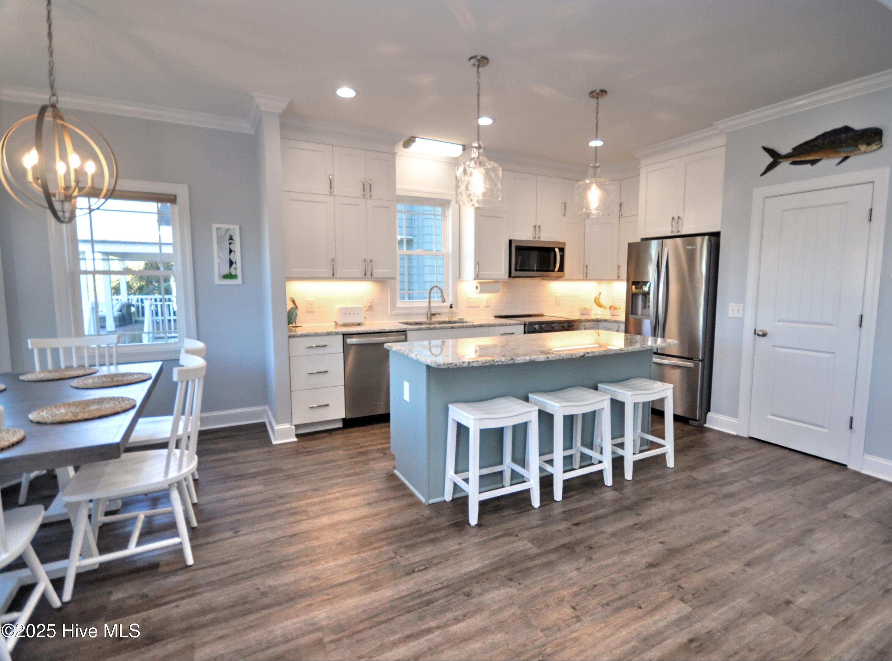 100546386 | Photo 11