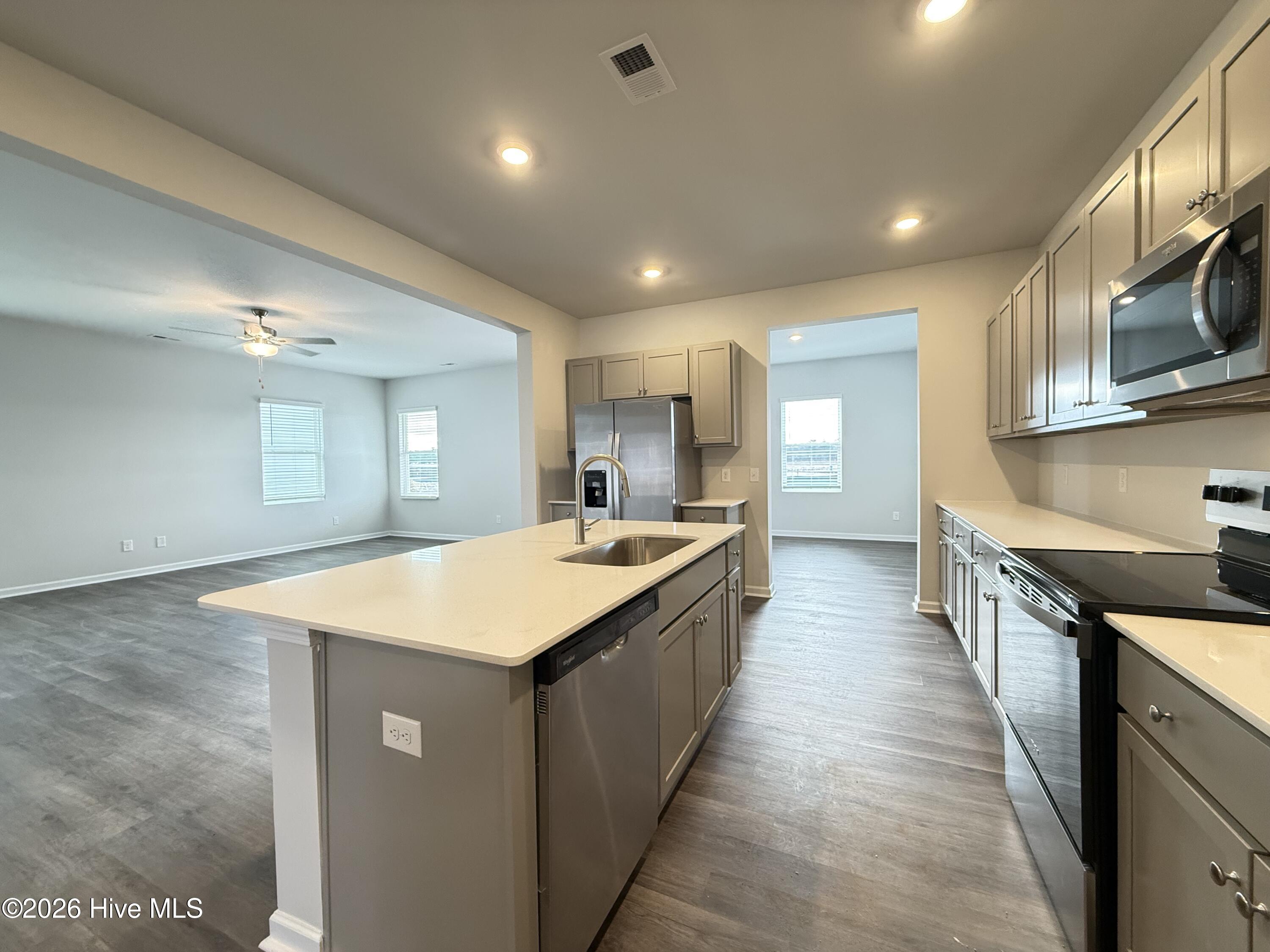 100525902 | Photo 13