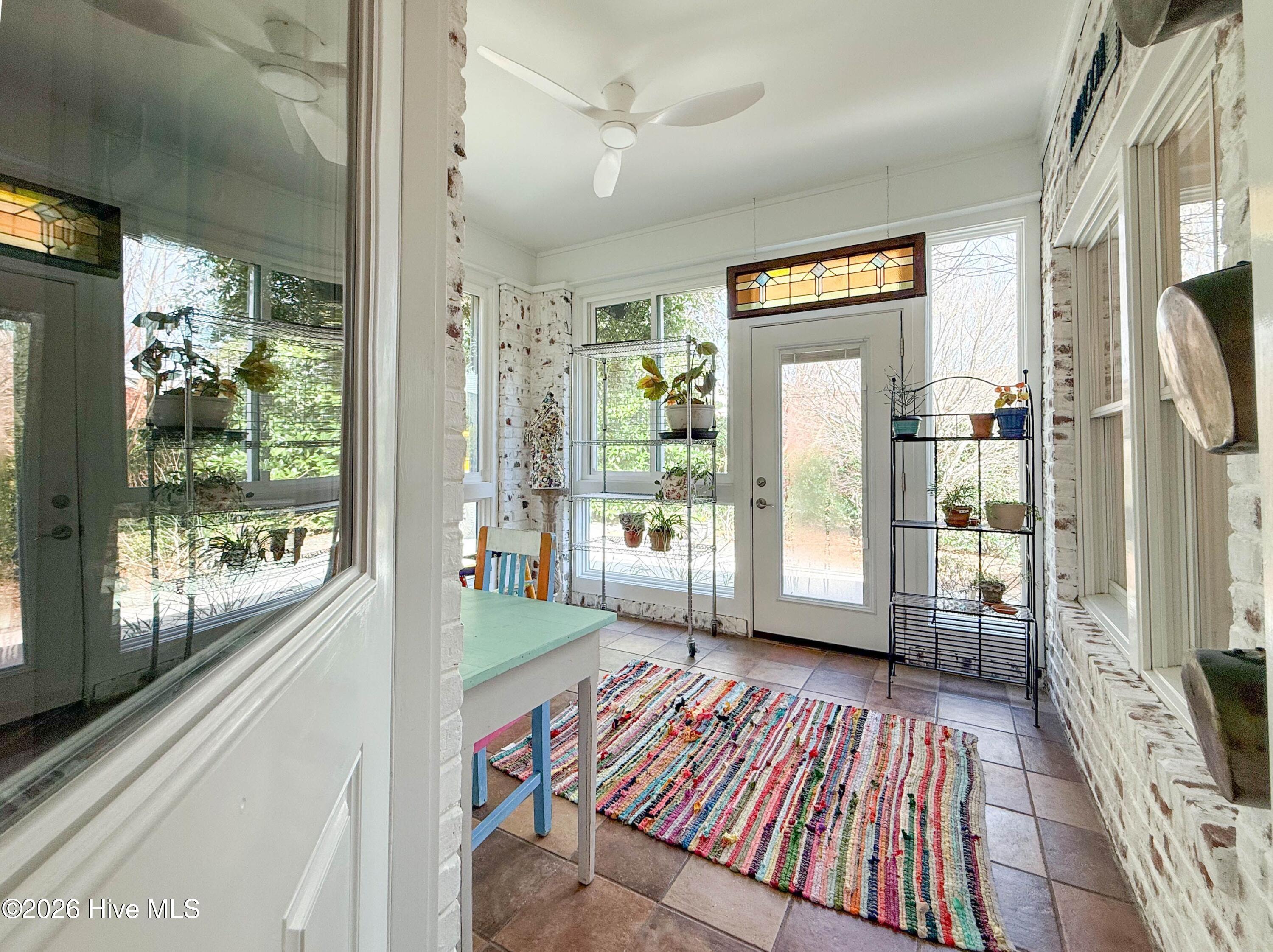 100559415 | Photo 40