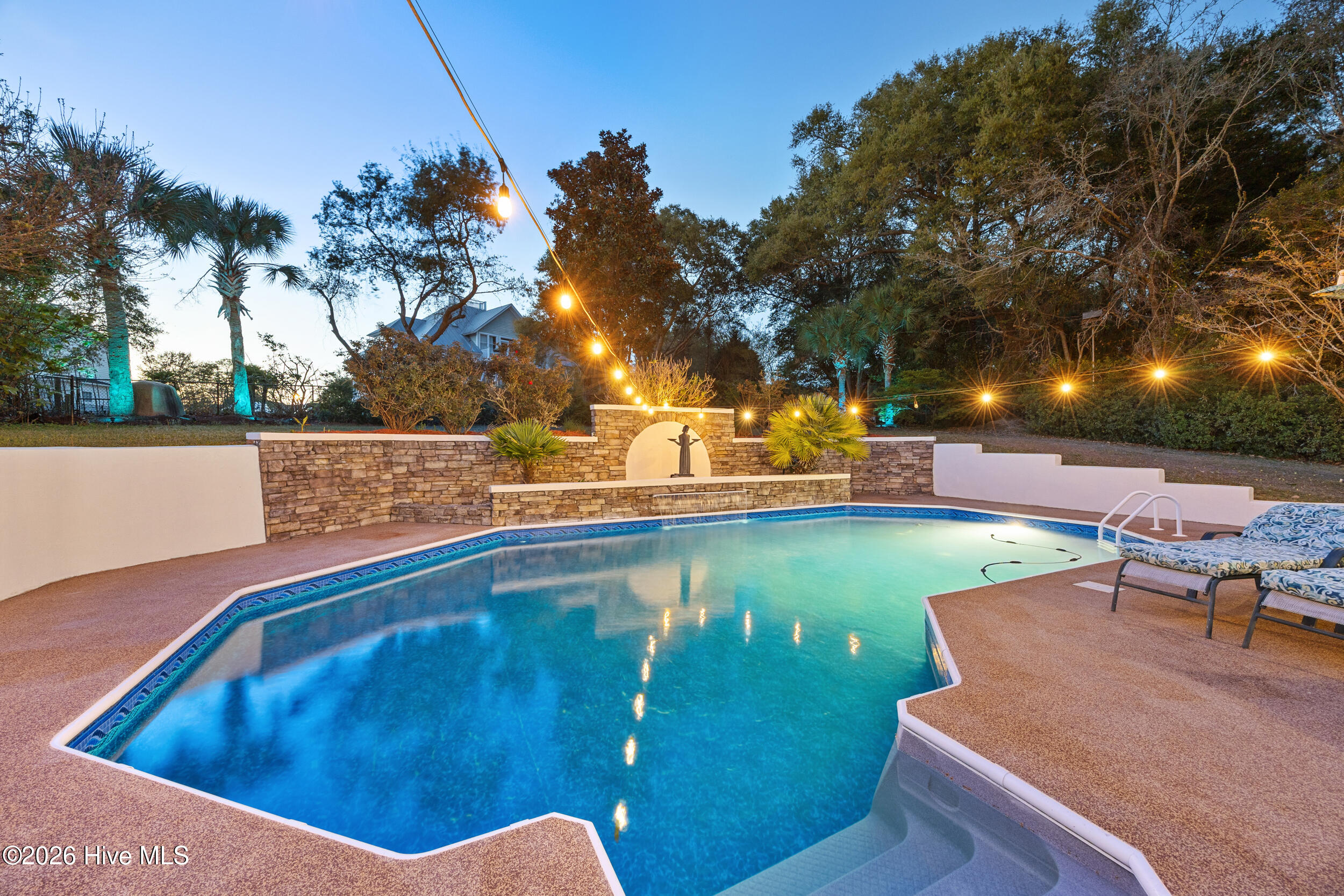 100567542 | Photo 94