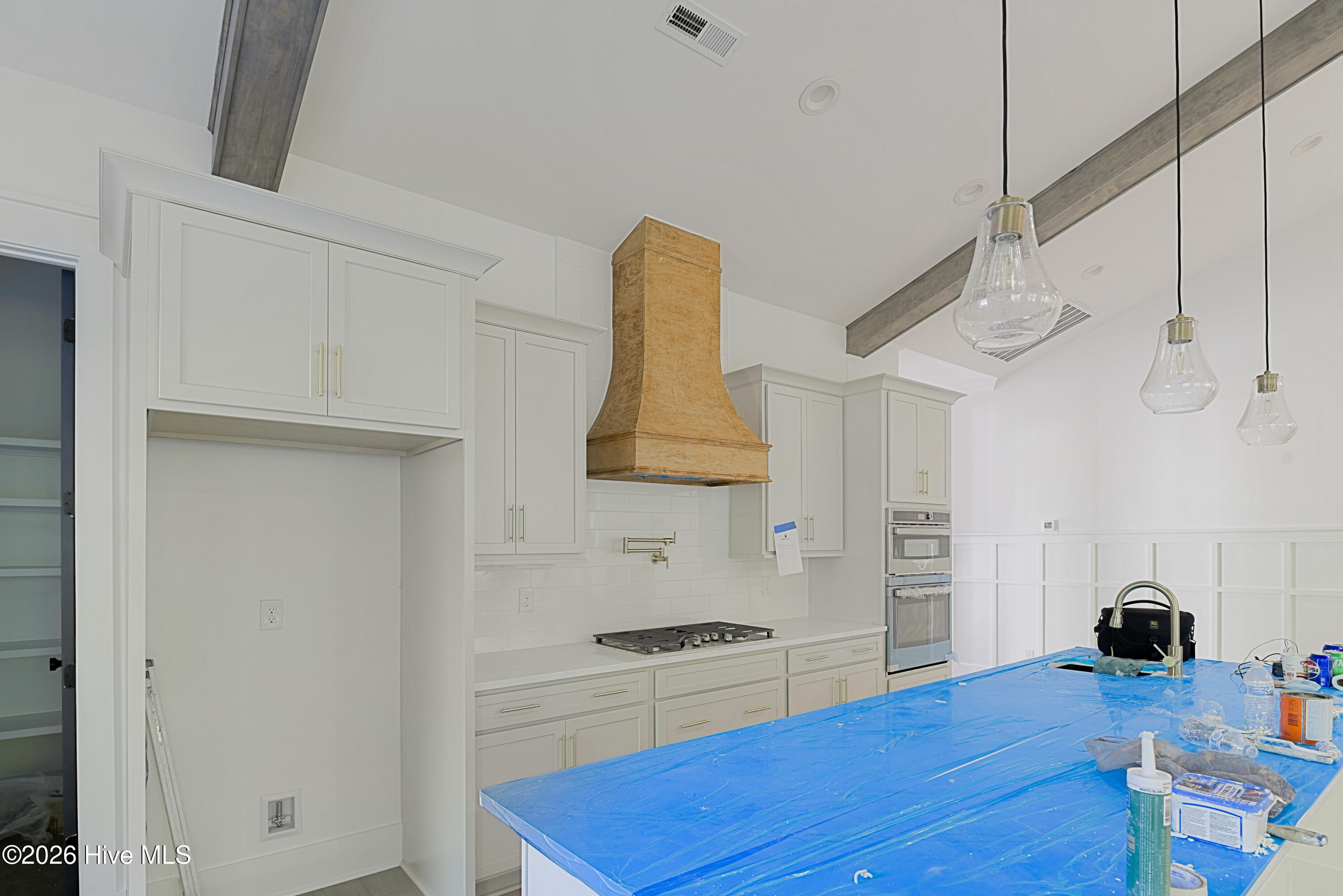 100547115 | Photo 47