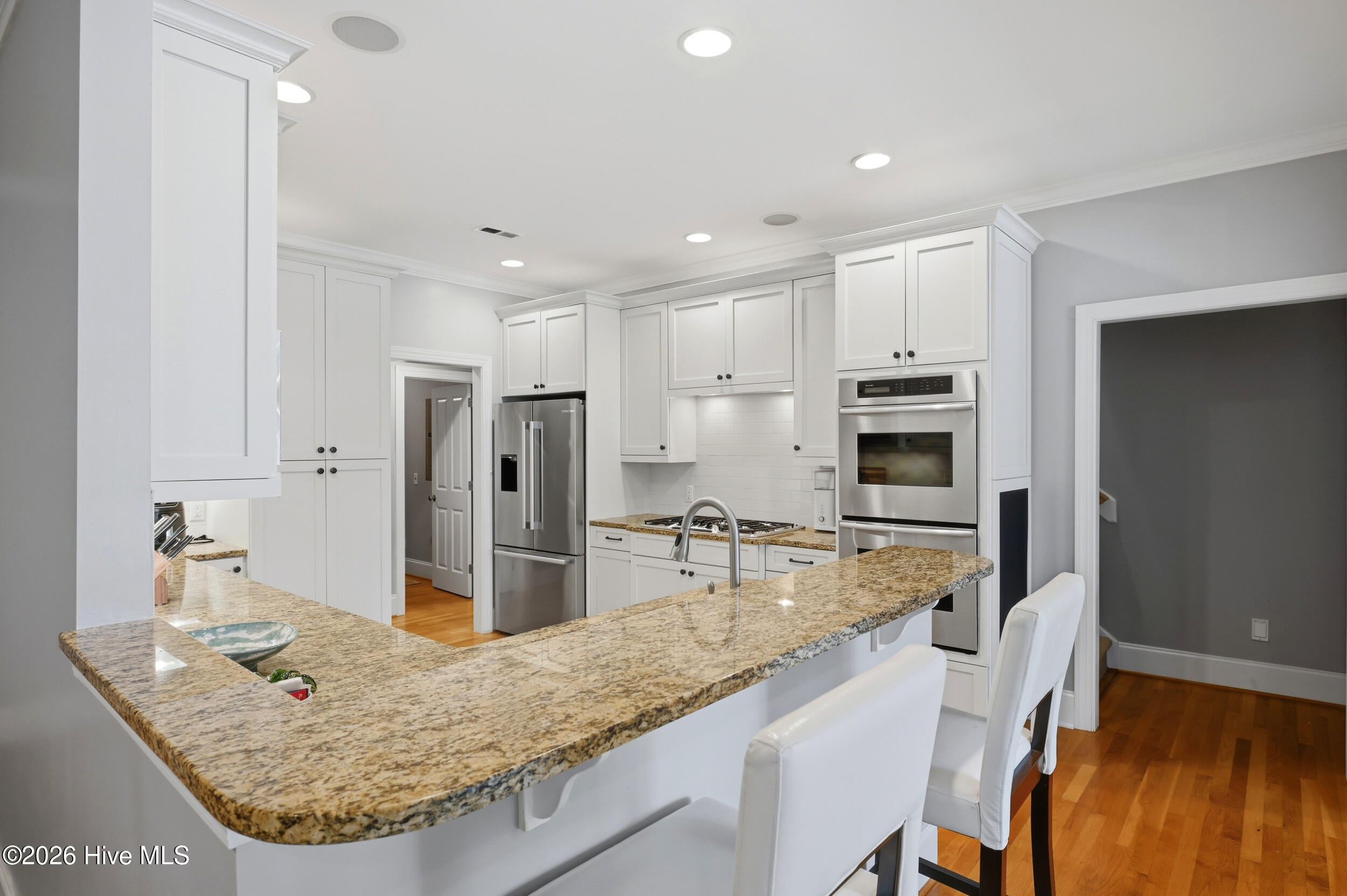 100566106 | Photo 16